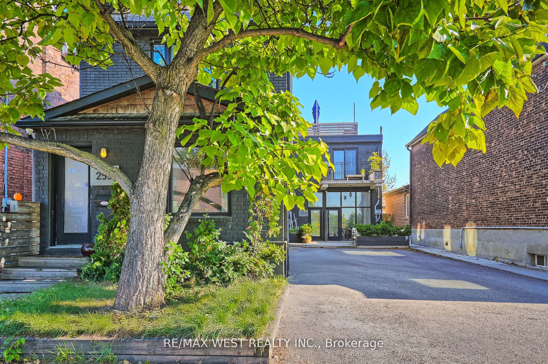 259 Oakwood Avenue Property Photo 1