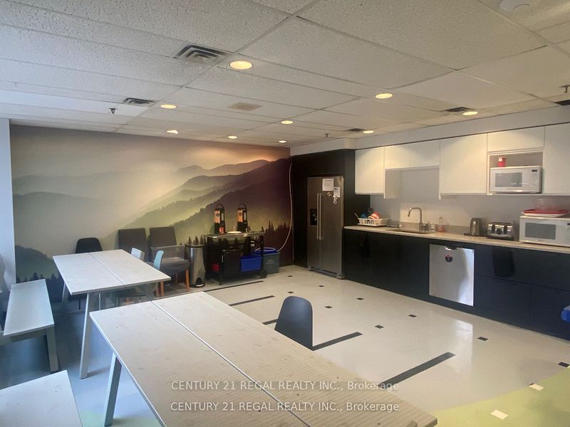 #400 - 622 College Street Property Photo 4