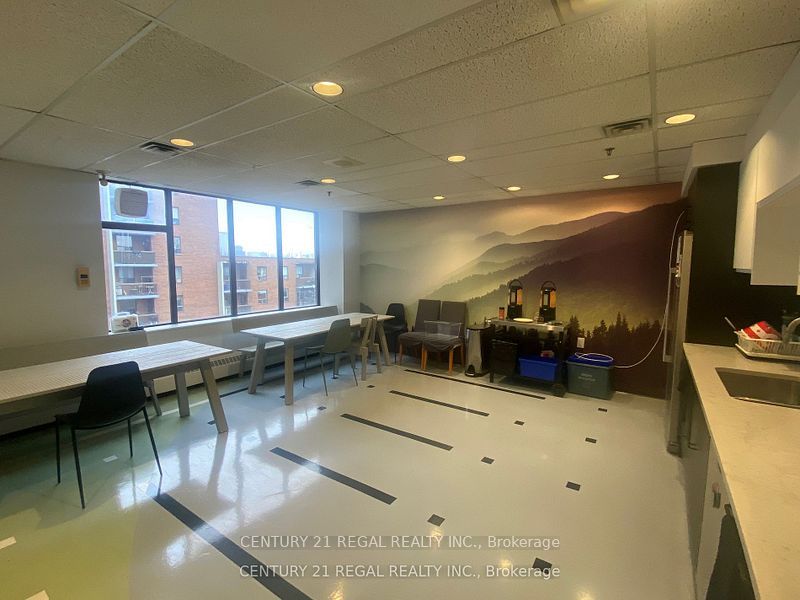 #400 - 622 College Street Property Photo 5