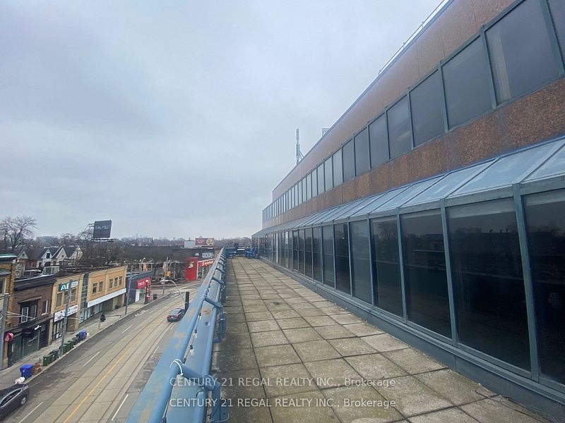 #400 - 622 College Street Property Photo 8