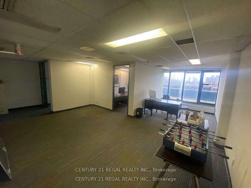 #400 - 622 College Street Property Photo 10