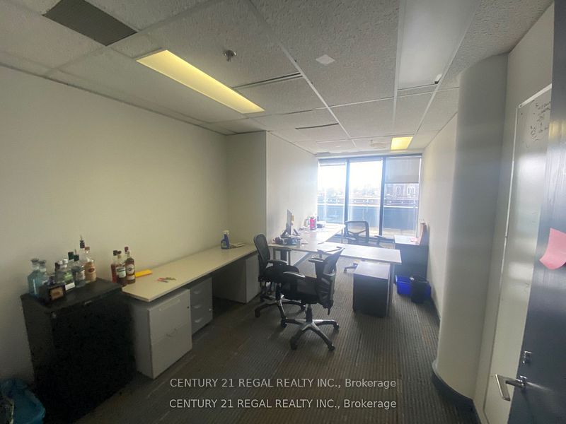 #400 - 622 College Street Property Photo 12