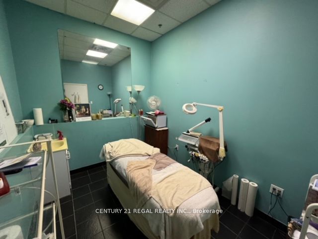 #m3 - 622 College Street Property Photo 7