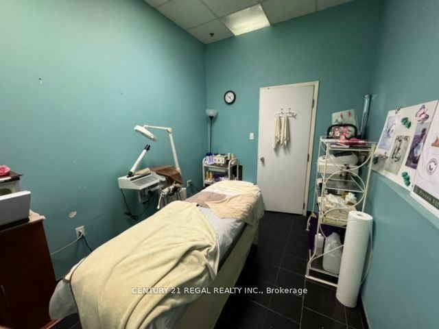 #m3 - 622 College Street Property Photo 8