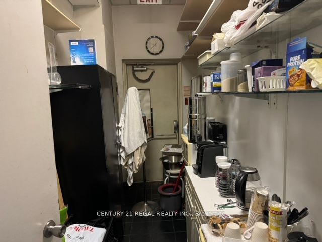 #m3 - 622 College Street Property Photo 9