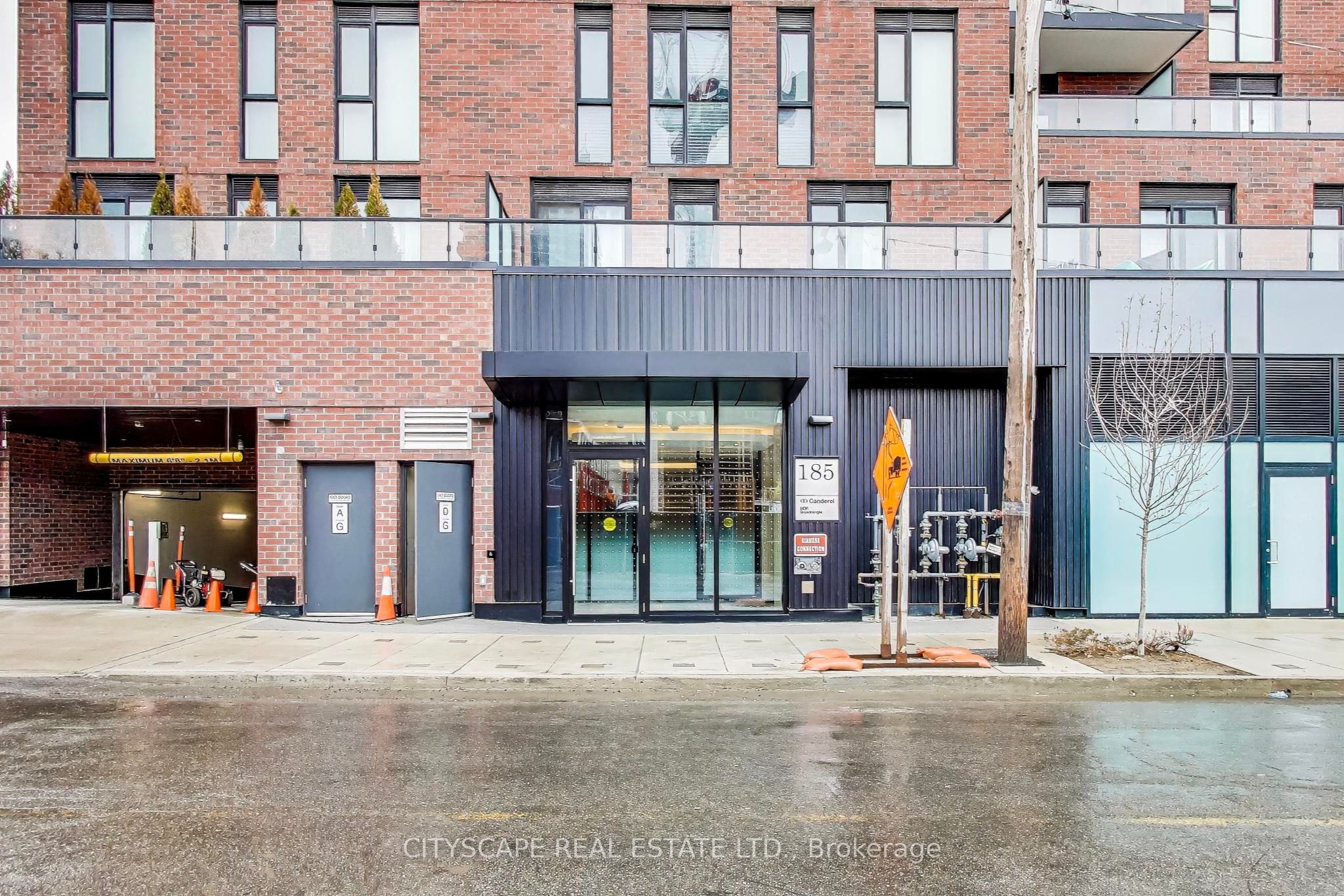 #1210 - 185 Alberta Avenue Property Photo 4