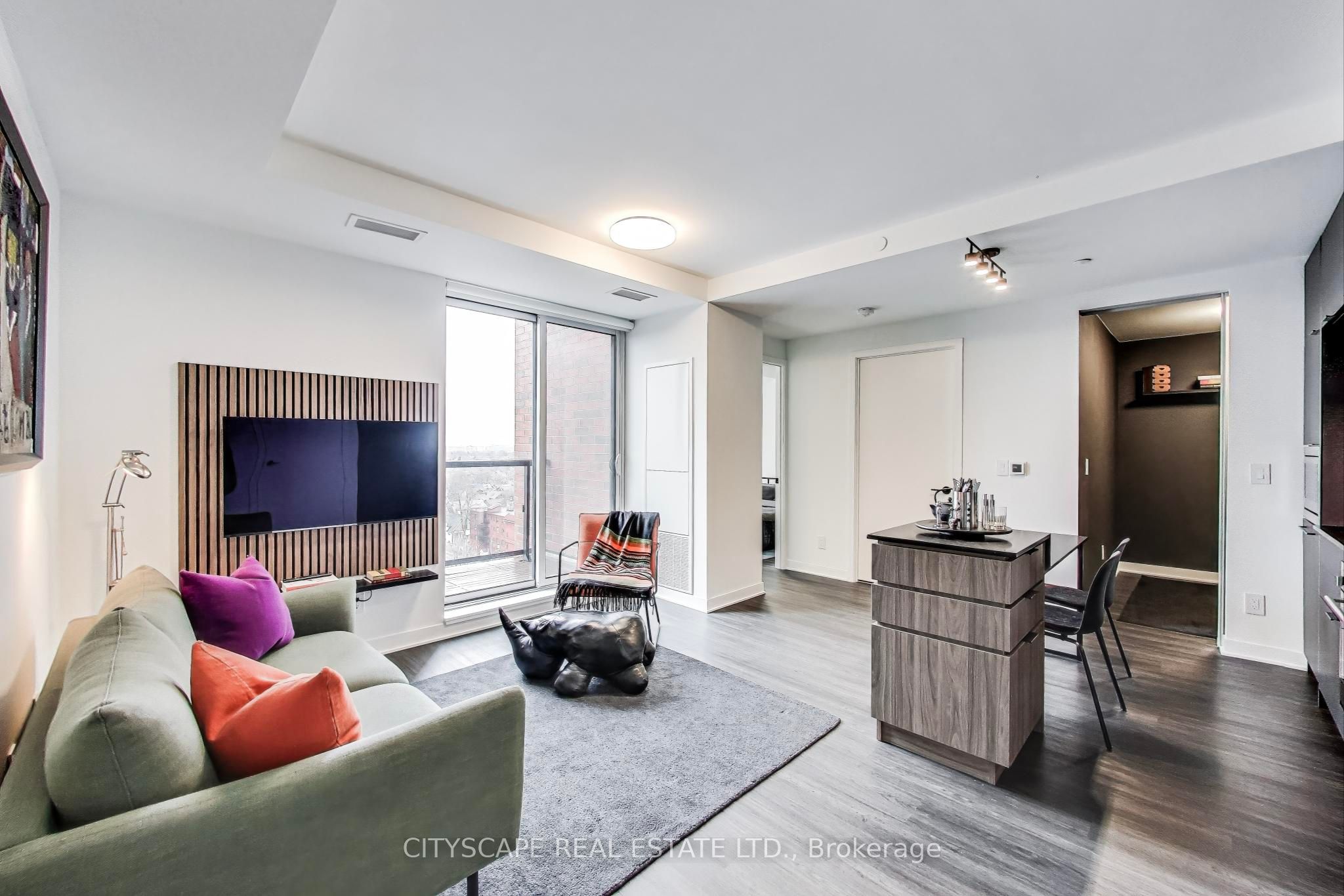 #1210 - 185 Alberta Avenue Property Photo 6