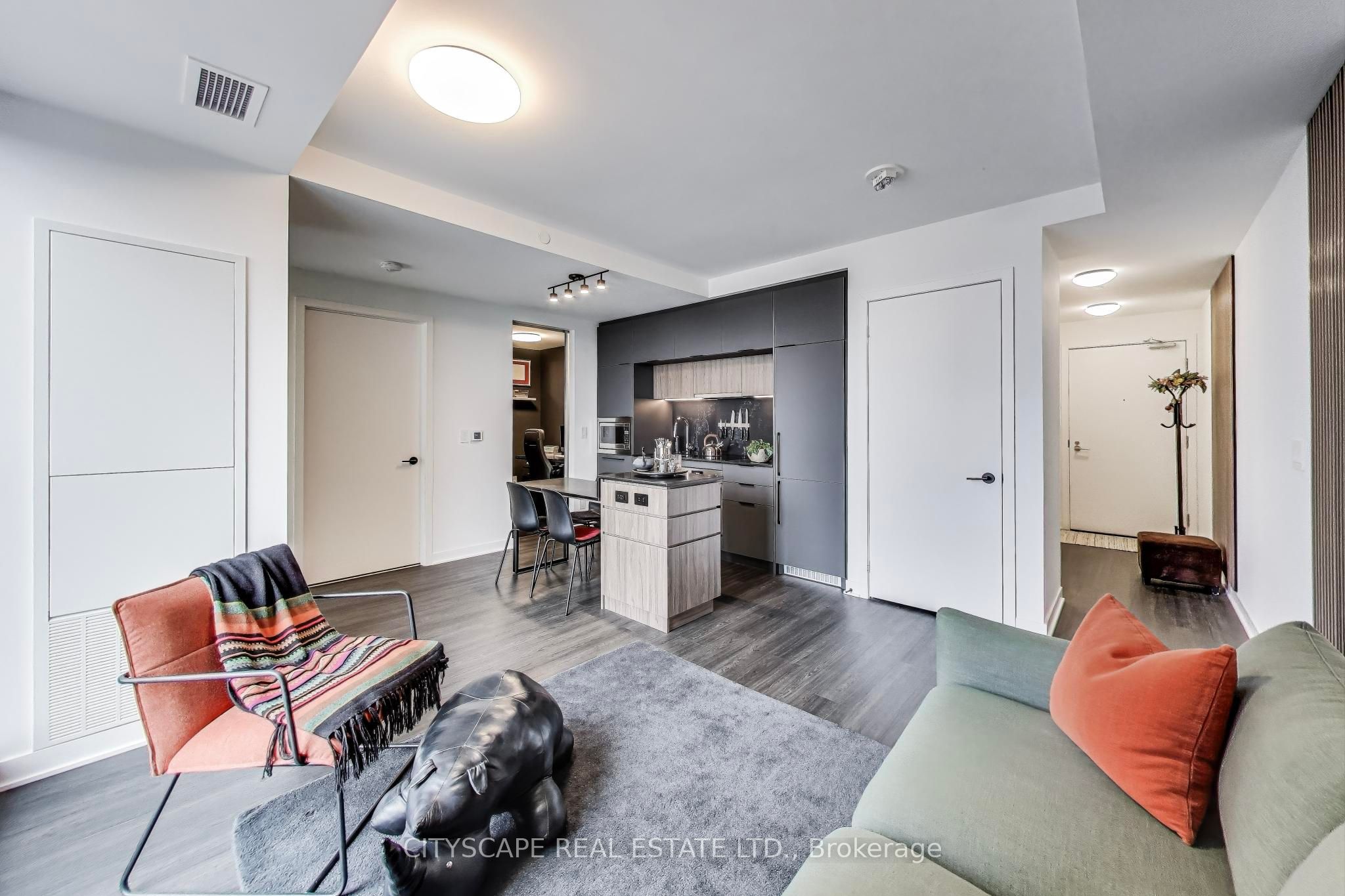 #1210 - 185 Alberta Avenue Property Photo 8