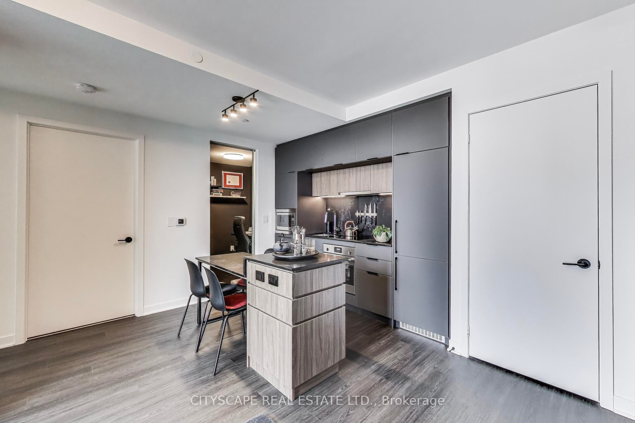 #1210 - 185 Alberta Avenue Property Photo 10