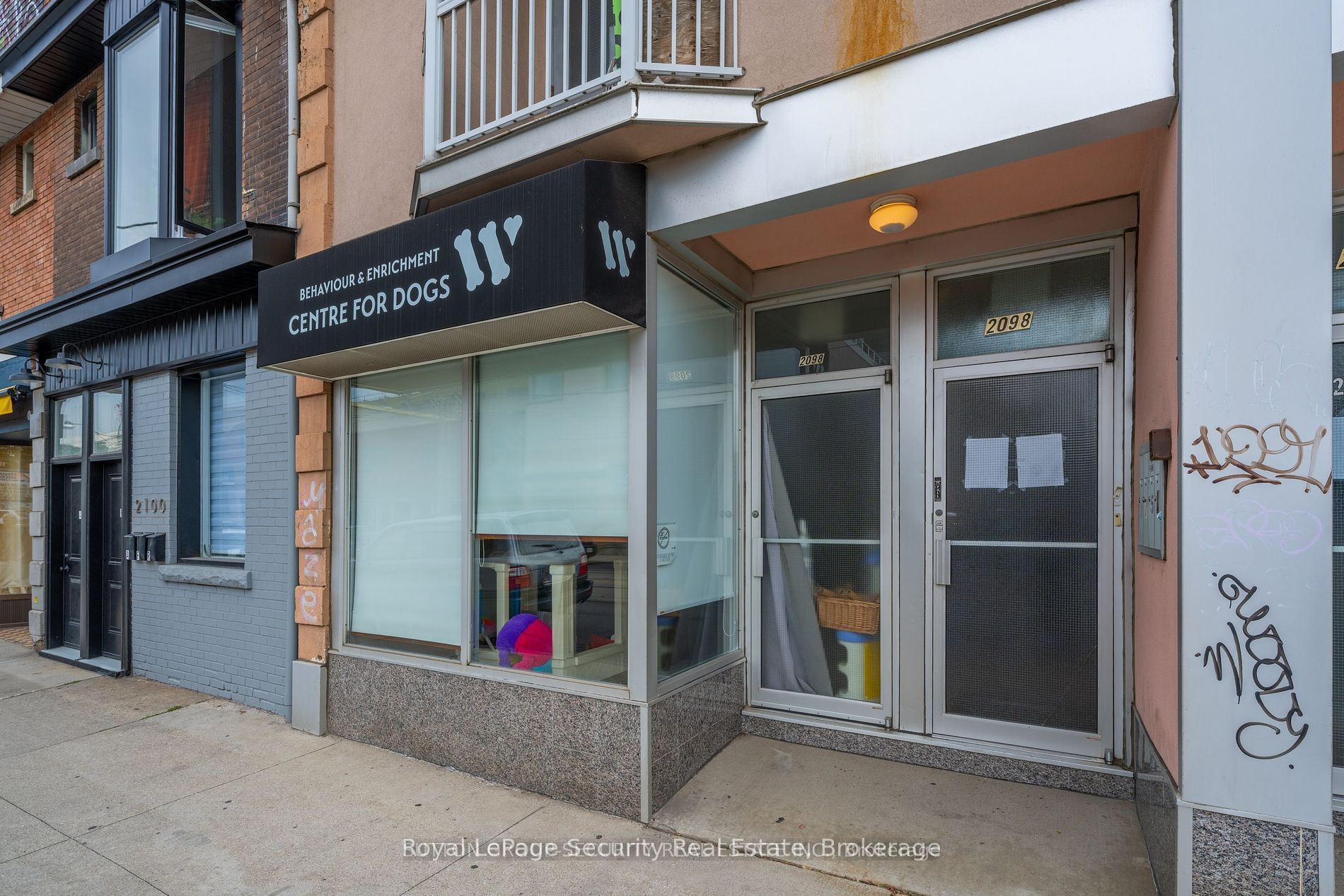 2098 Dundas Street Property Photo 2