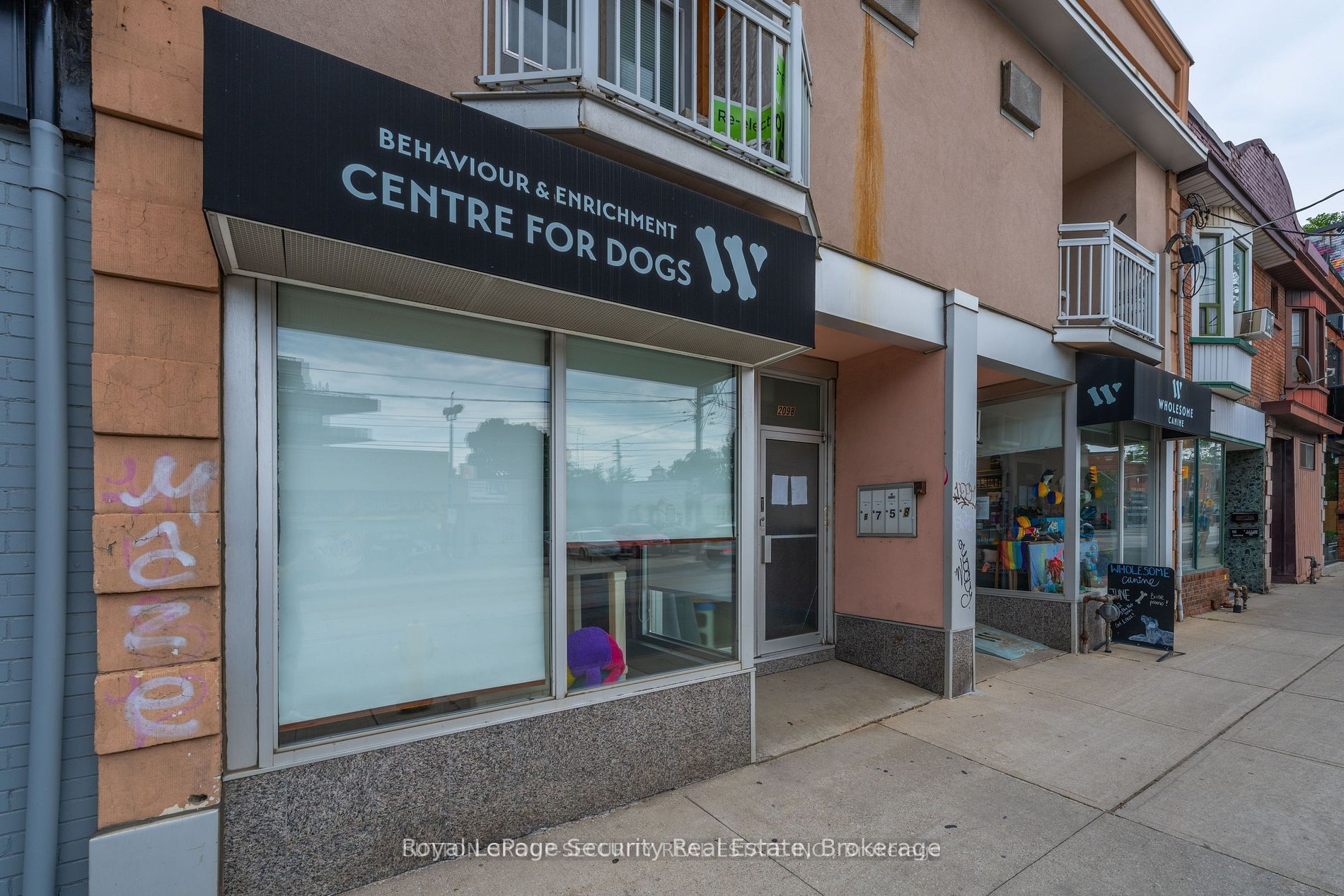 2098 Dundas Street Property Photo 3