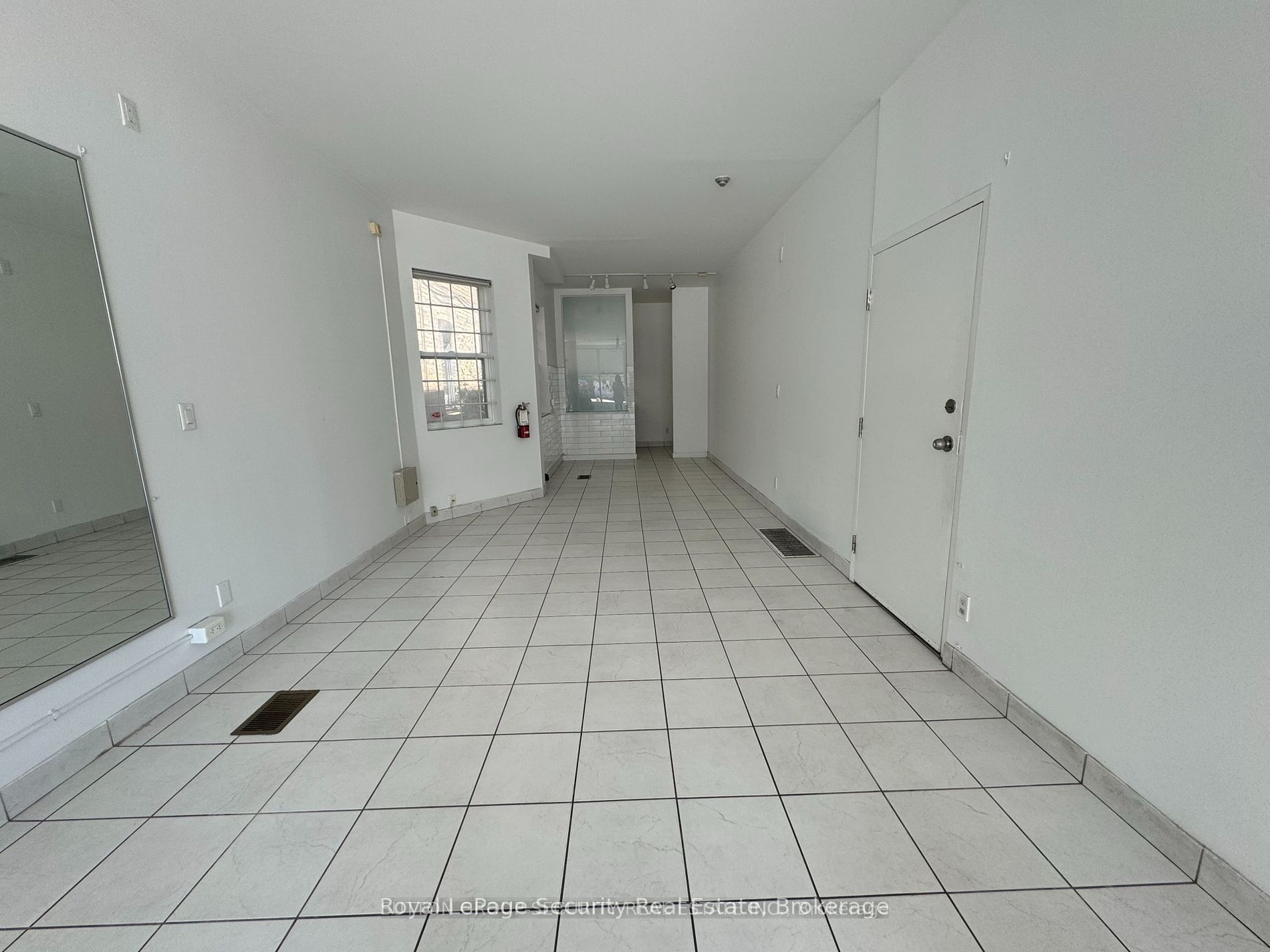 2098 Dundas Street Property Photo 6