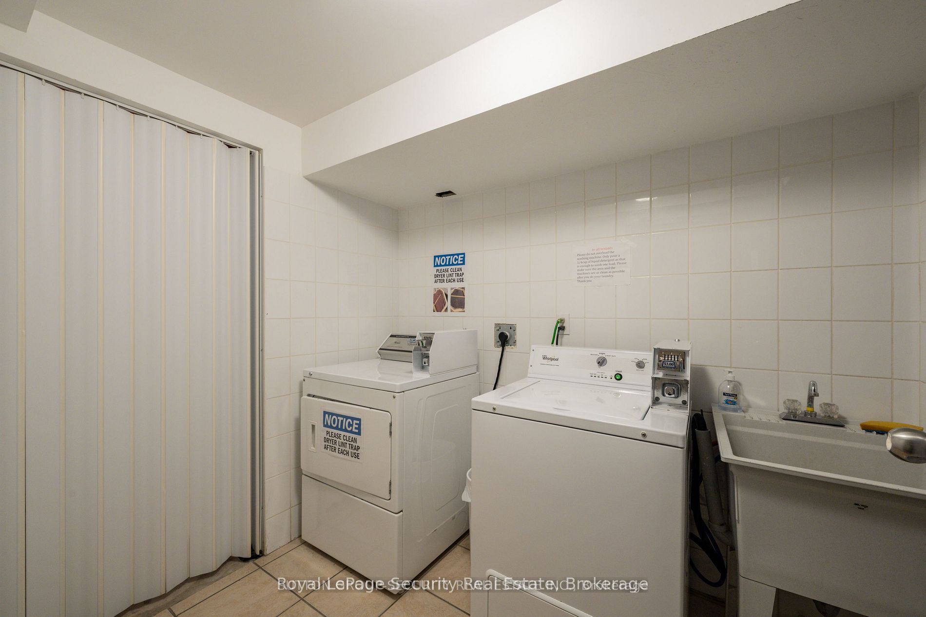 2098 Dundas Street Property Photo 8