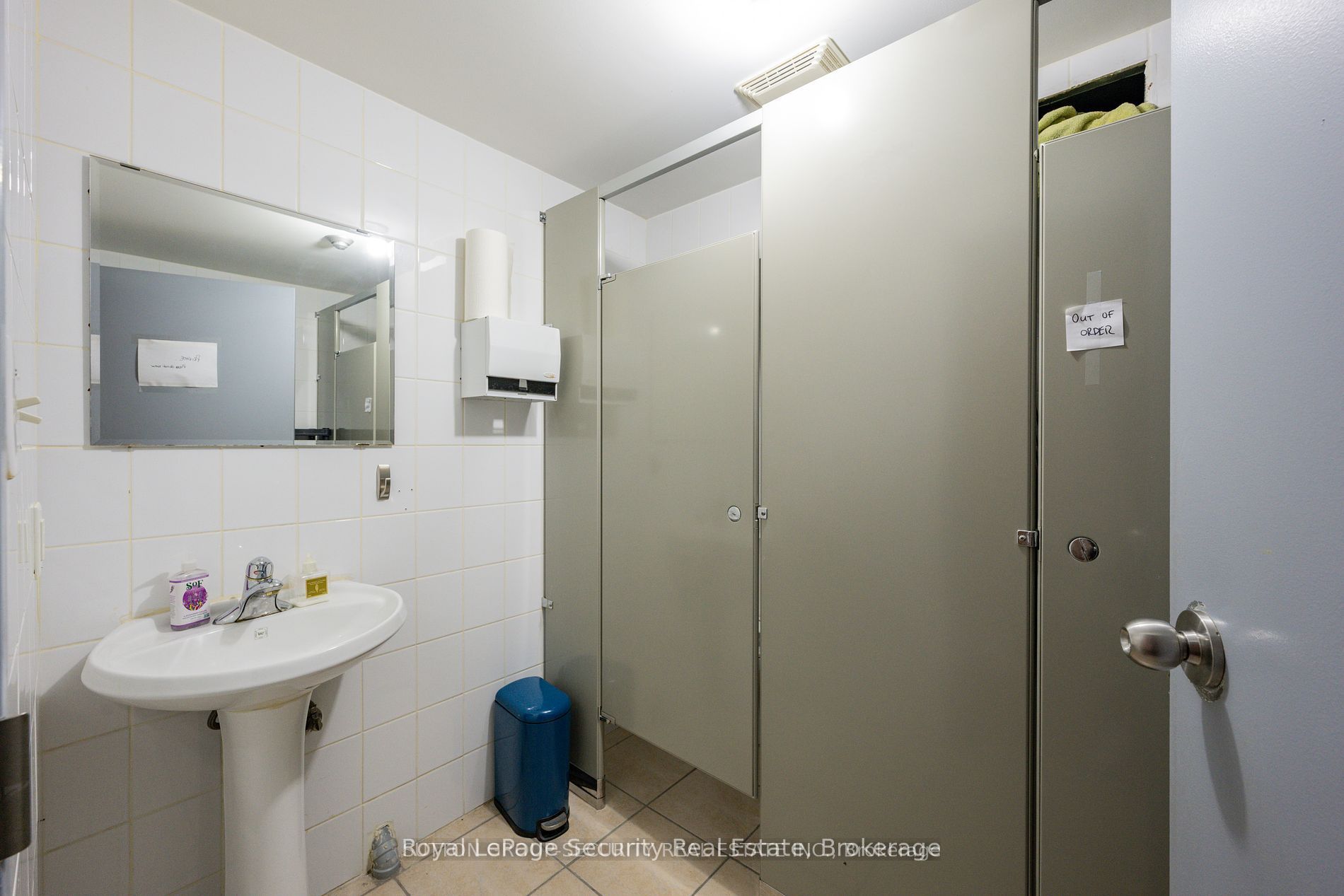 2098 Dundas Street Property Photo 9