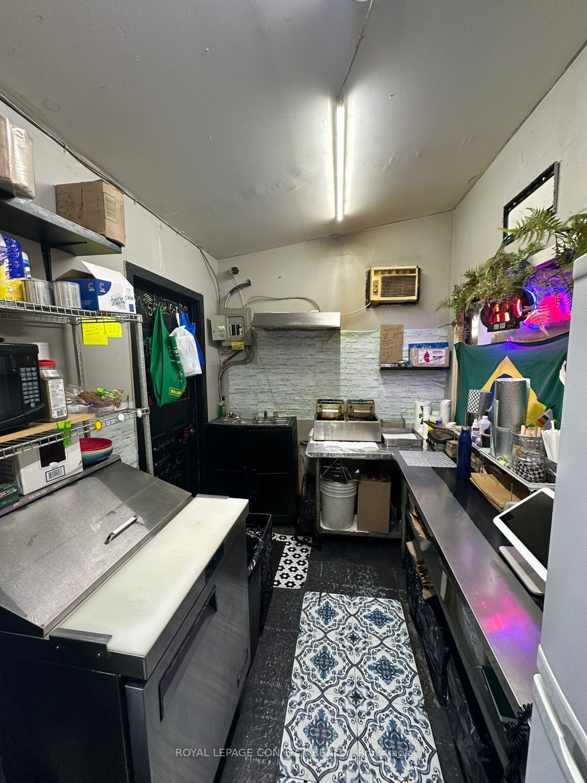 335 Yonge Street Property Photo 4