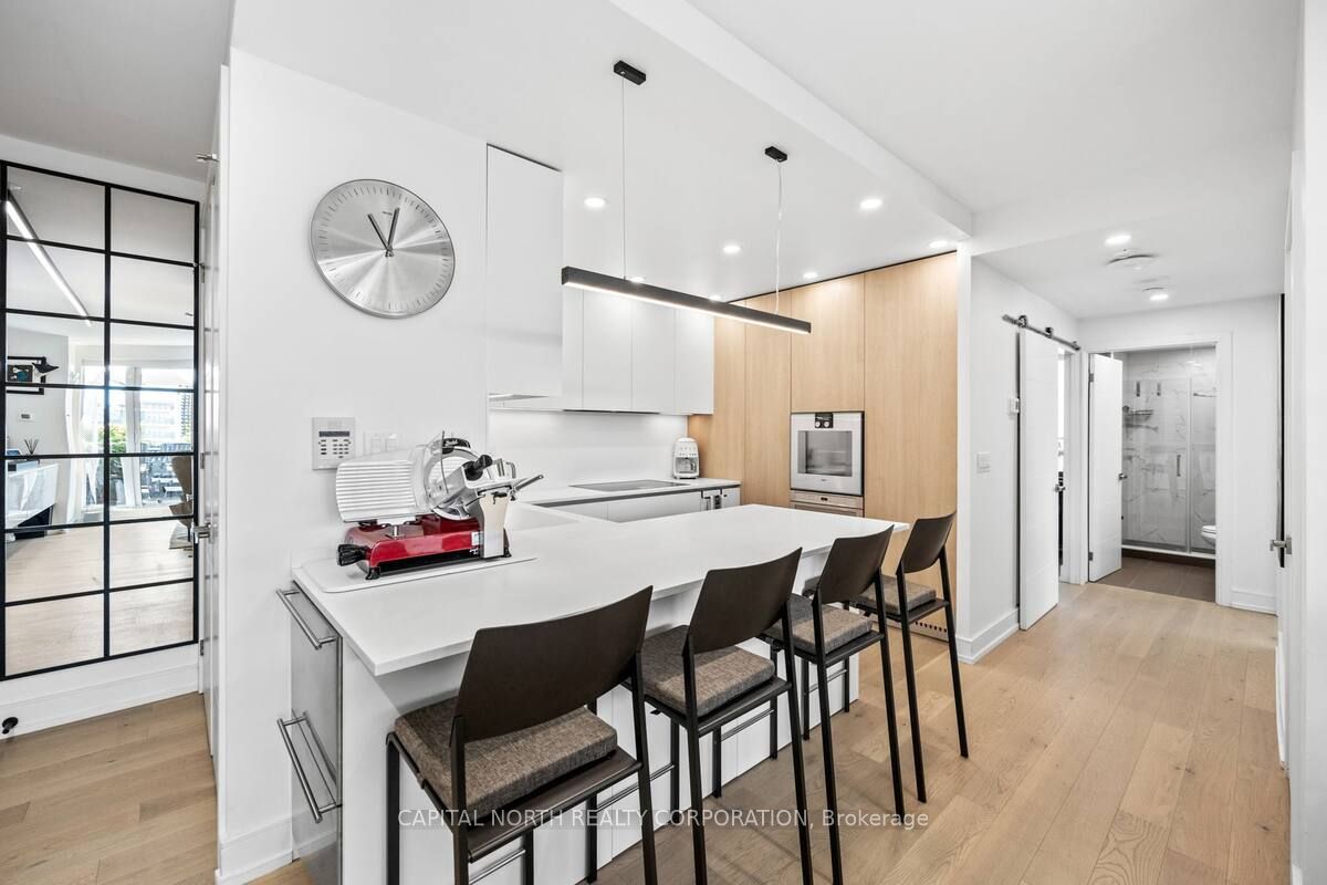 #1402 - 168 King Street Property Photo 7