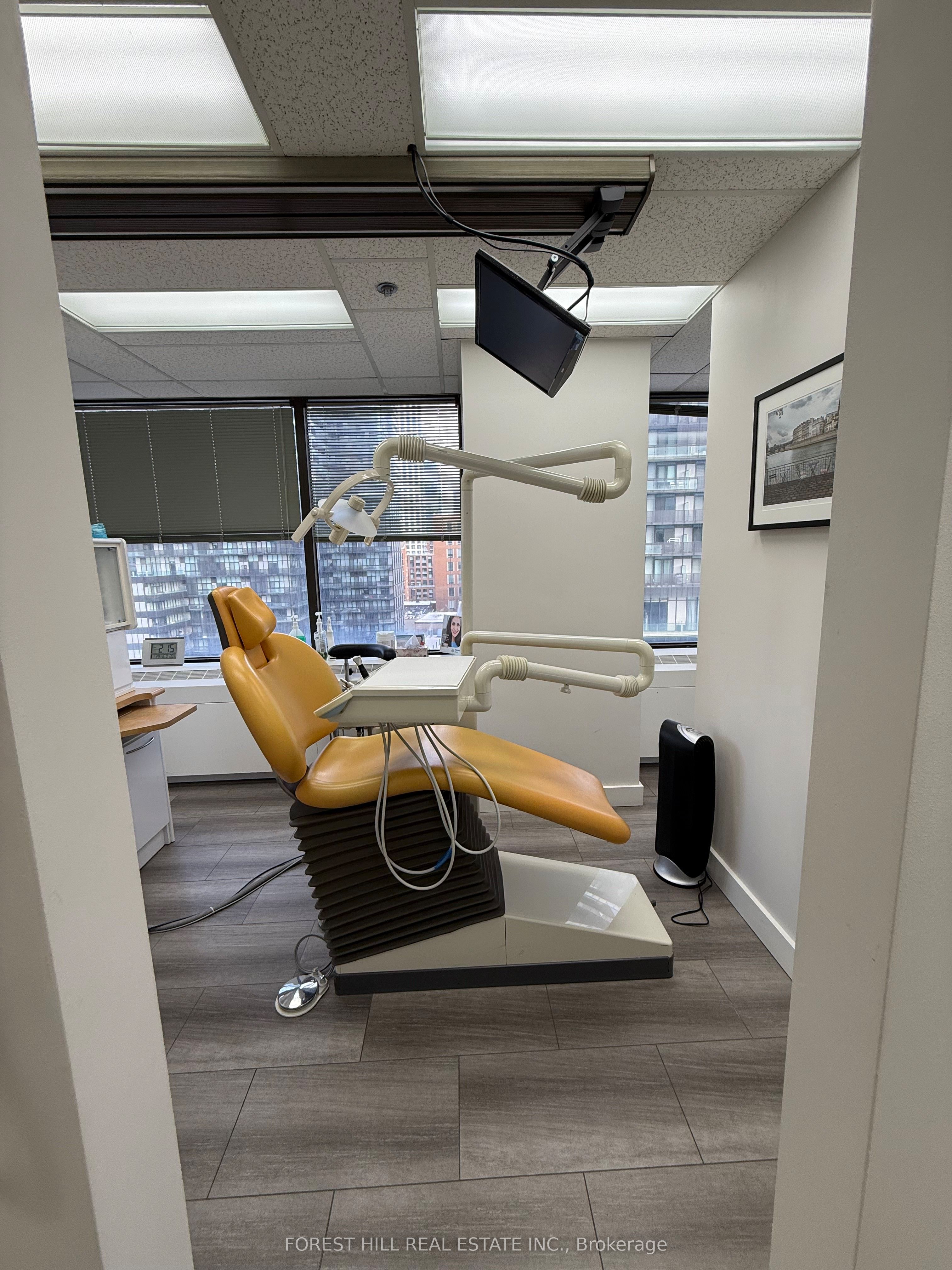 #705 - 2300 Yonge Street Property Photo 1
