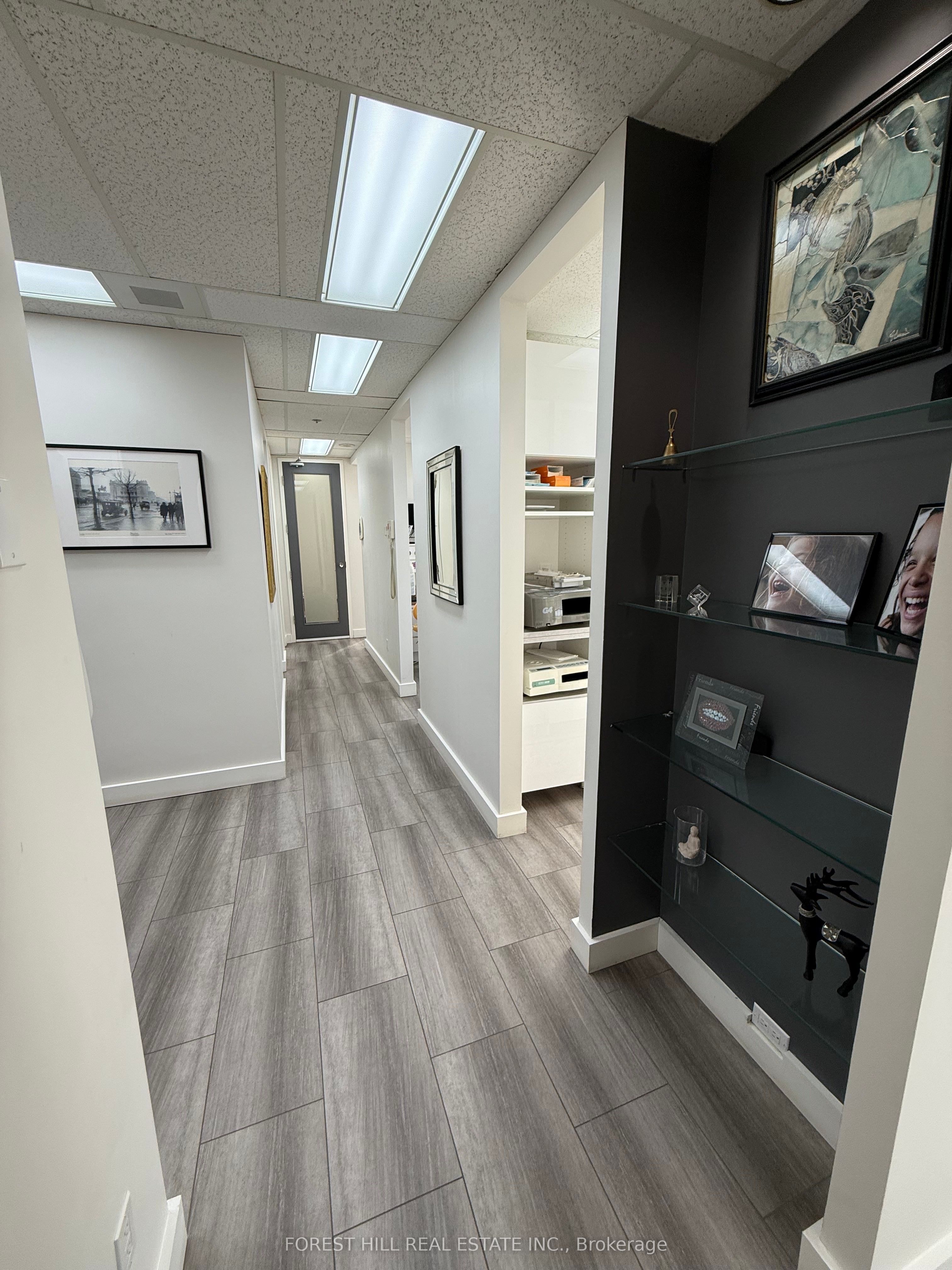 #705 - 2300 Yonge Street Property Photo 3