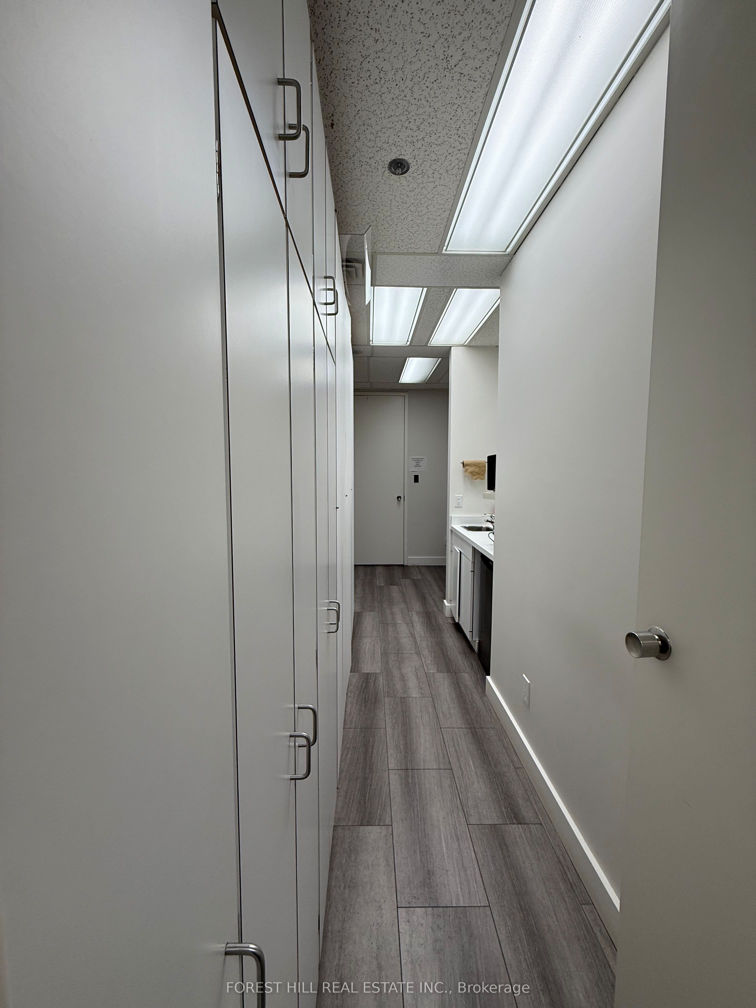 #705 - 2300 Yonge Street Property Photo 5