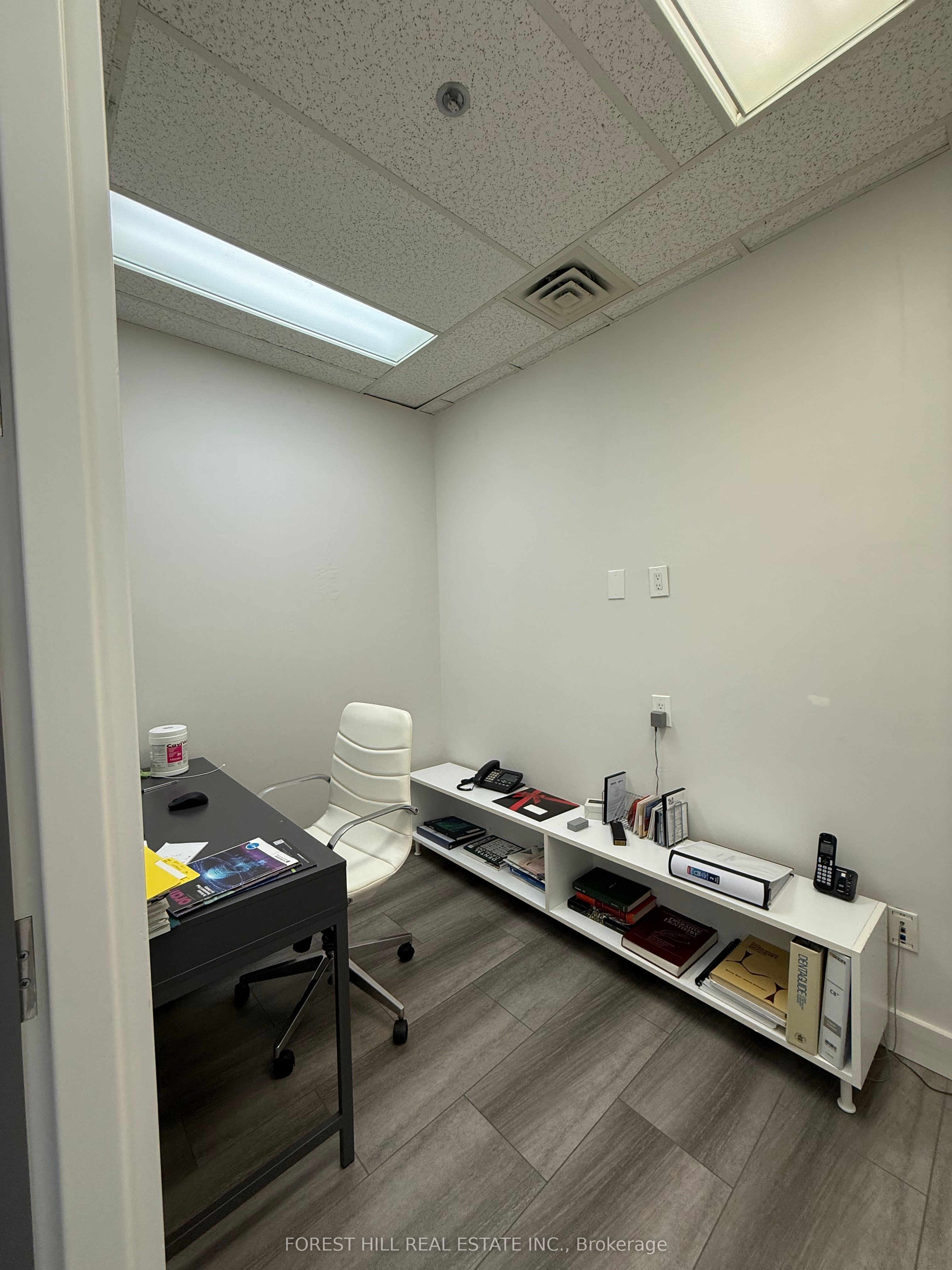 #705 - 2300 Yonge Street Property Photo 6