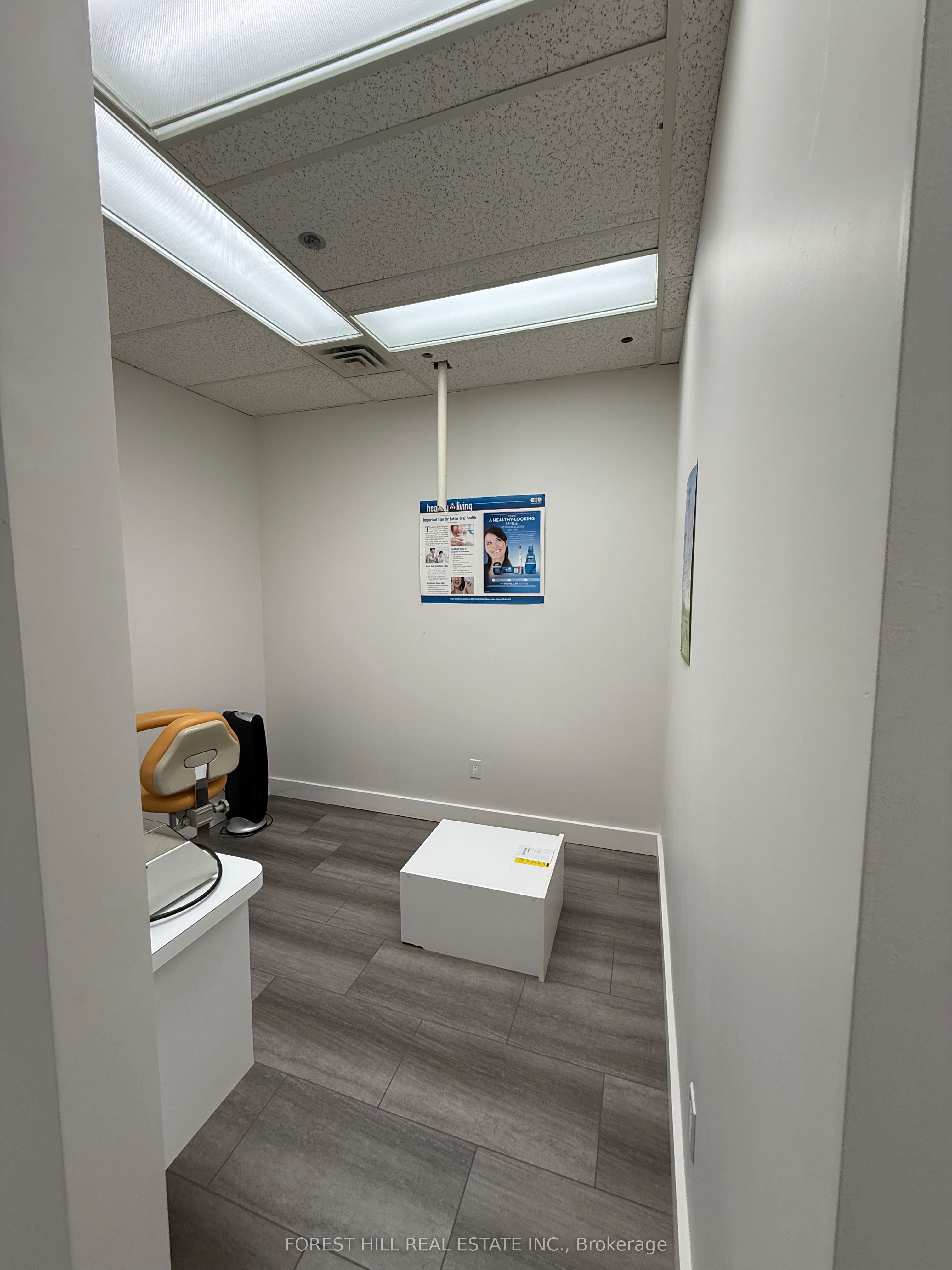 #705 - 2300 Yonge Street Property Photo 9