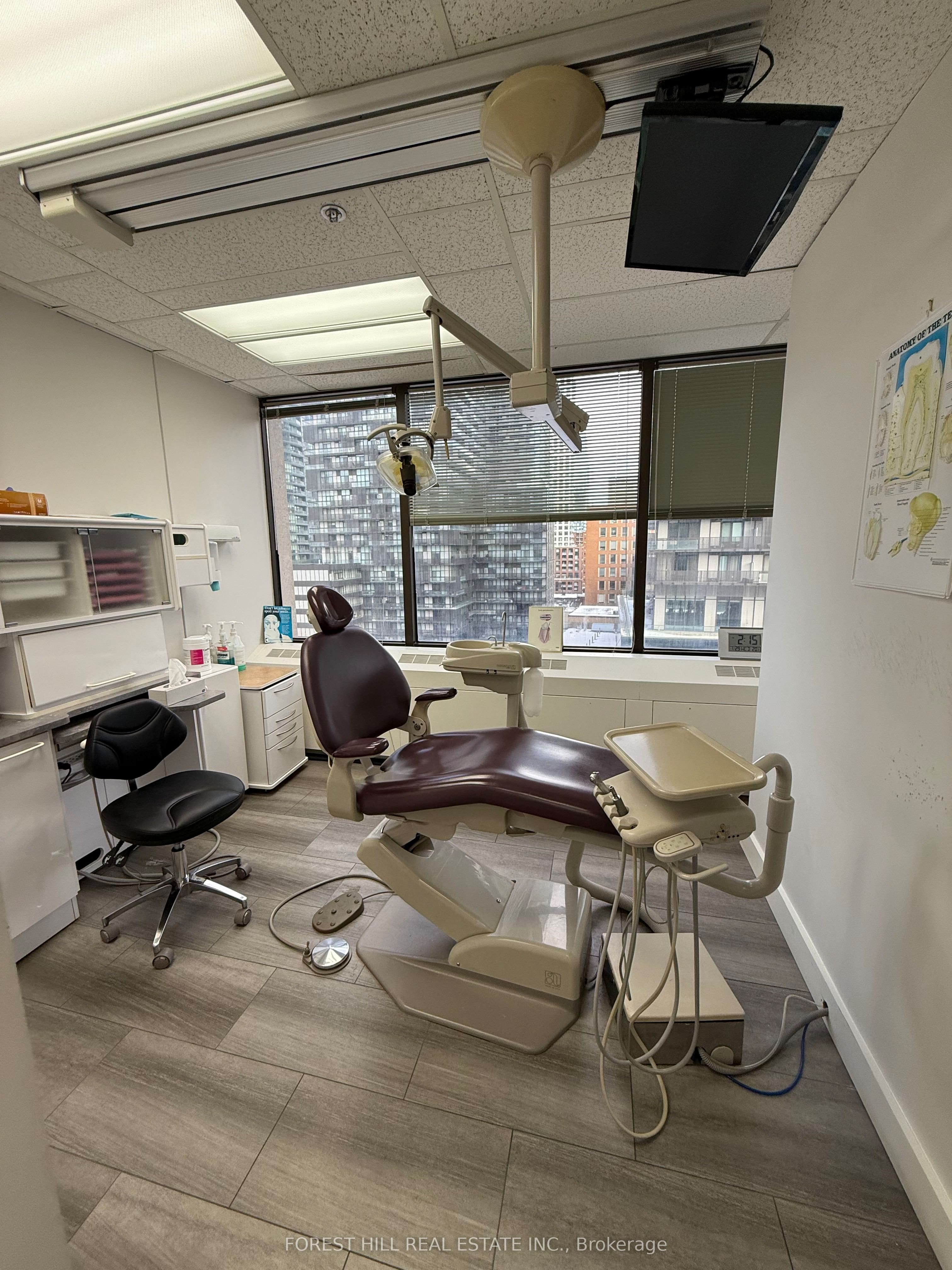 #705 - 2300 Yonge Street Property Photo 10