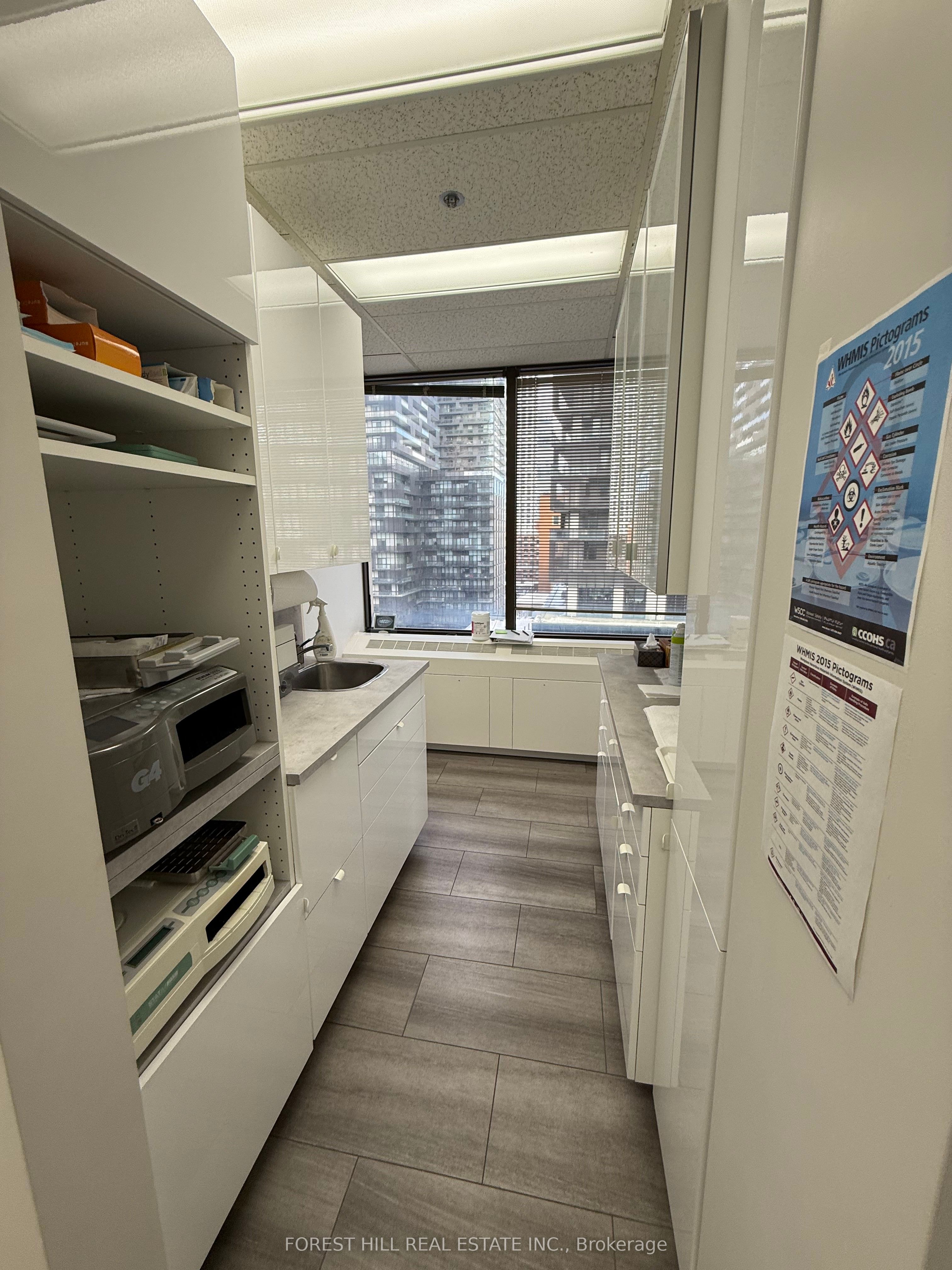 #705 - 2300 Yonge Street Property Photo 13