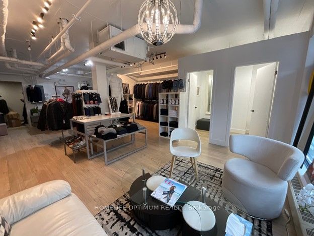 #202 - 621 Sheppard Avenue Property Photo 2