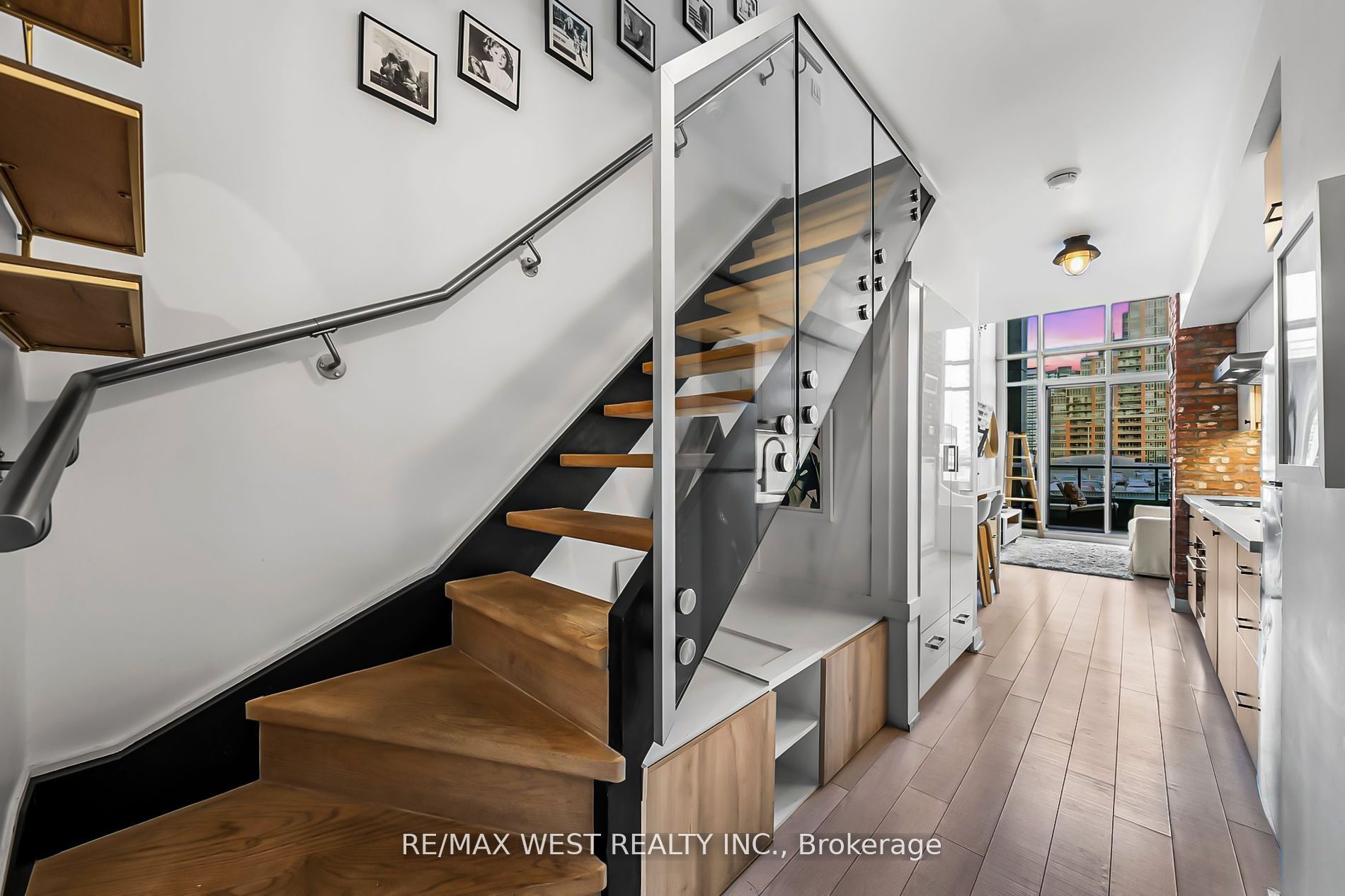#429 - 5 Hanna Avenue Property Photo 1