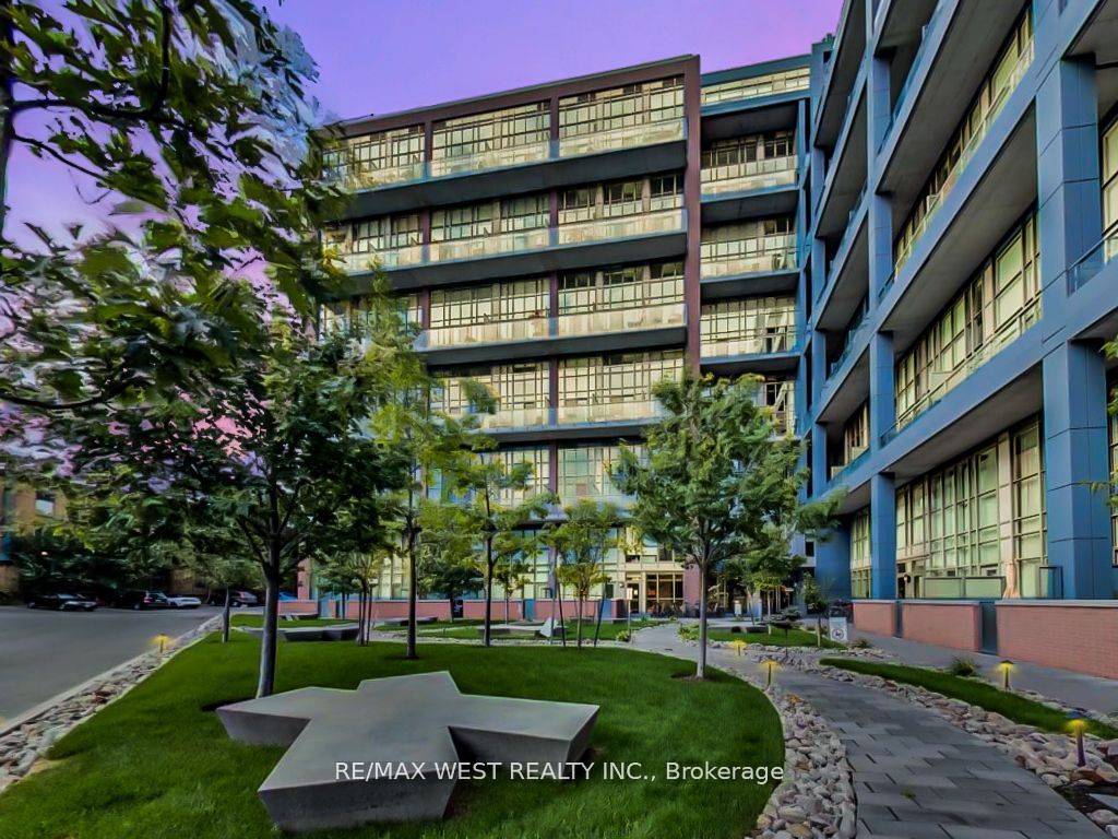 #429 - 5 Hanna Avenue Property Photo 2