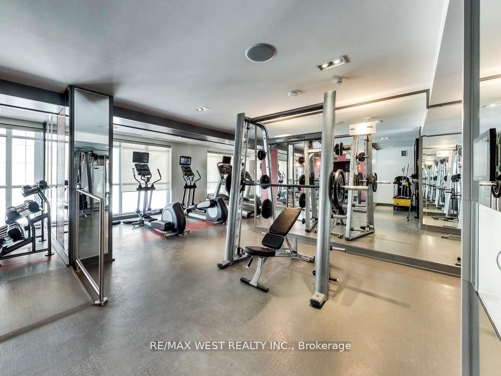 #429 - 5 Hanna Avenue Property Photo 3