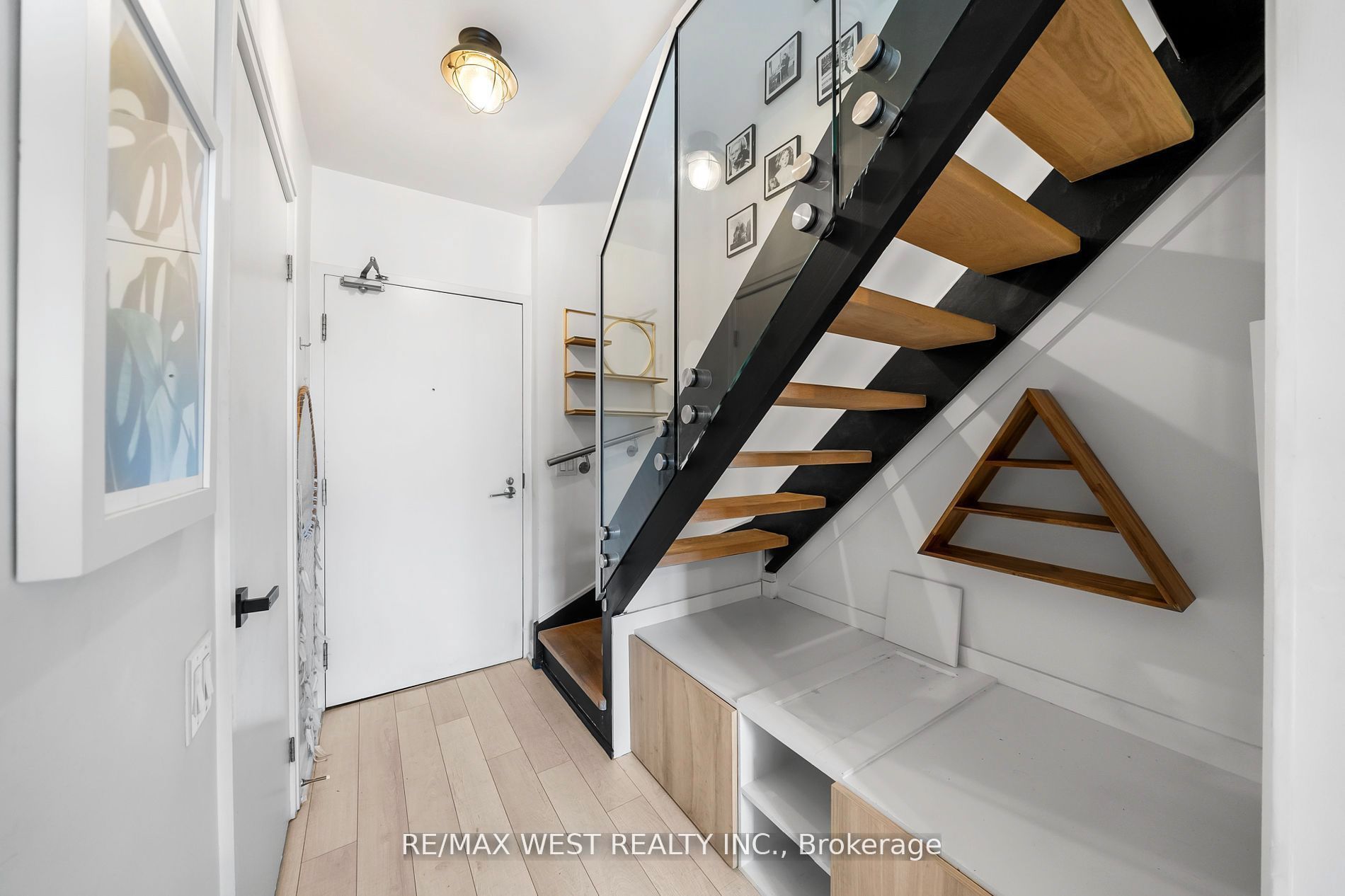 #429 - 5 Hanna Avenue Property Photo 7