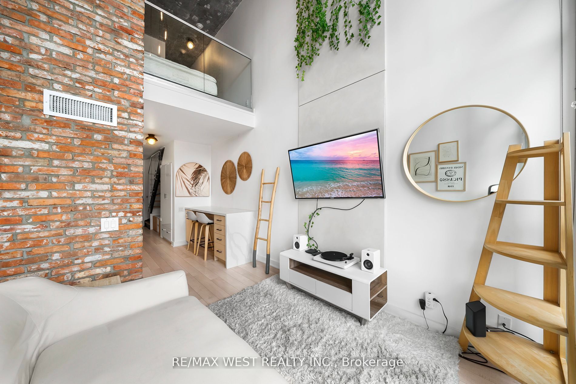 #429 - 5 Hanna Avenue Property Photo 8