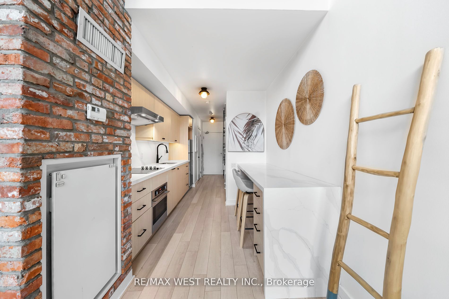 #429 - 5 Hanna Avenue Property Photo 17