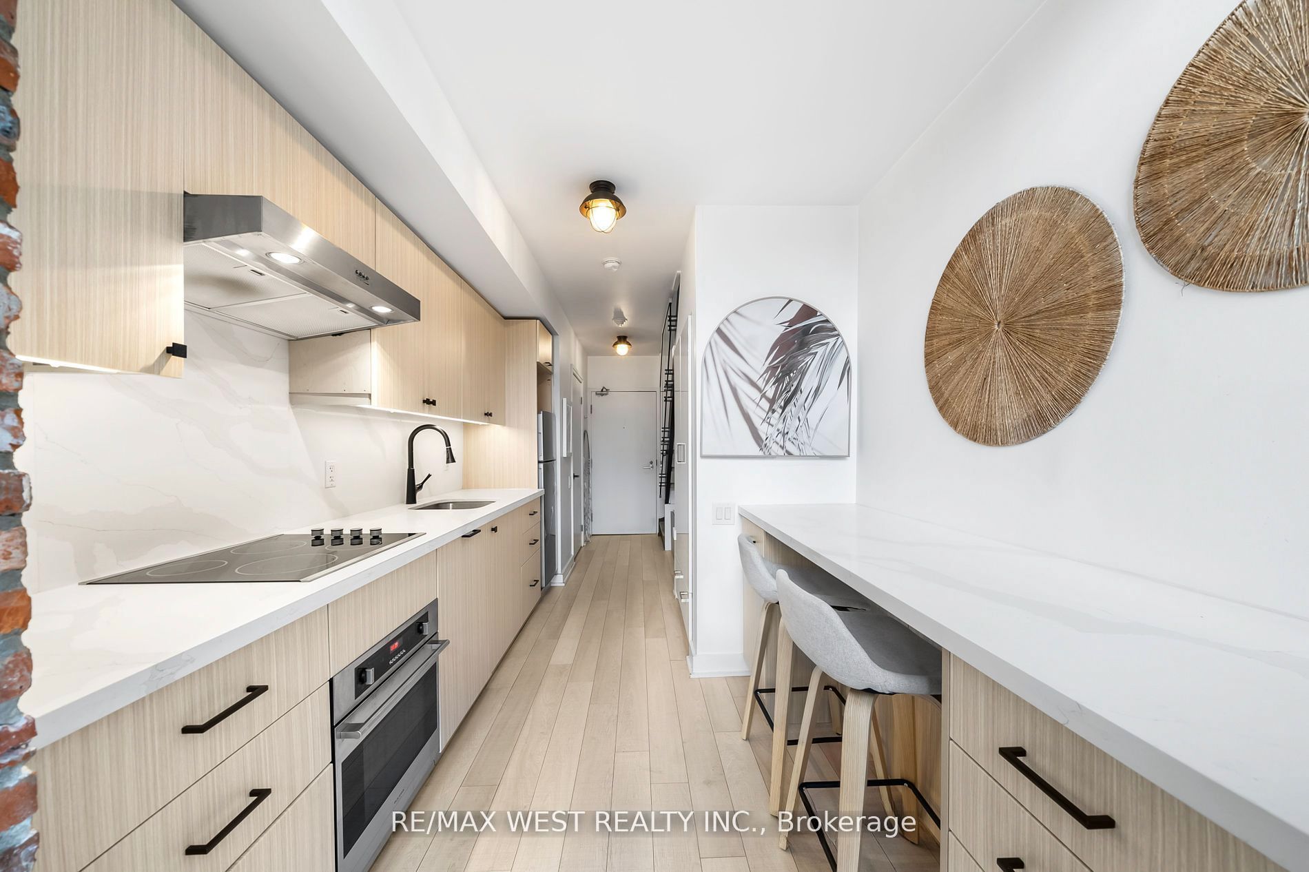 #429 - 5 Hanna Avenue Property Photo 18
