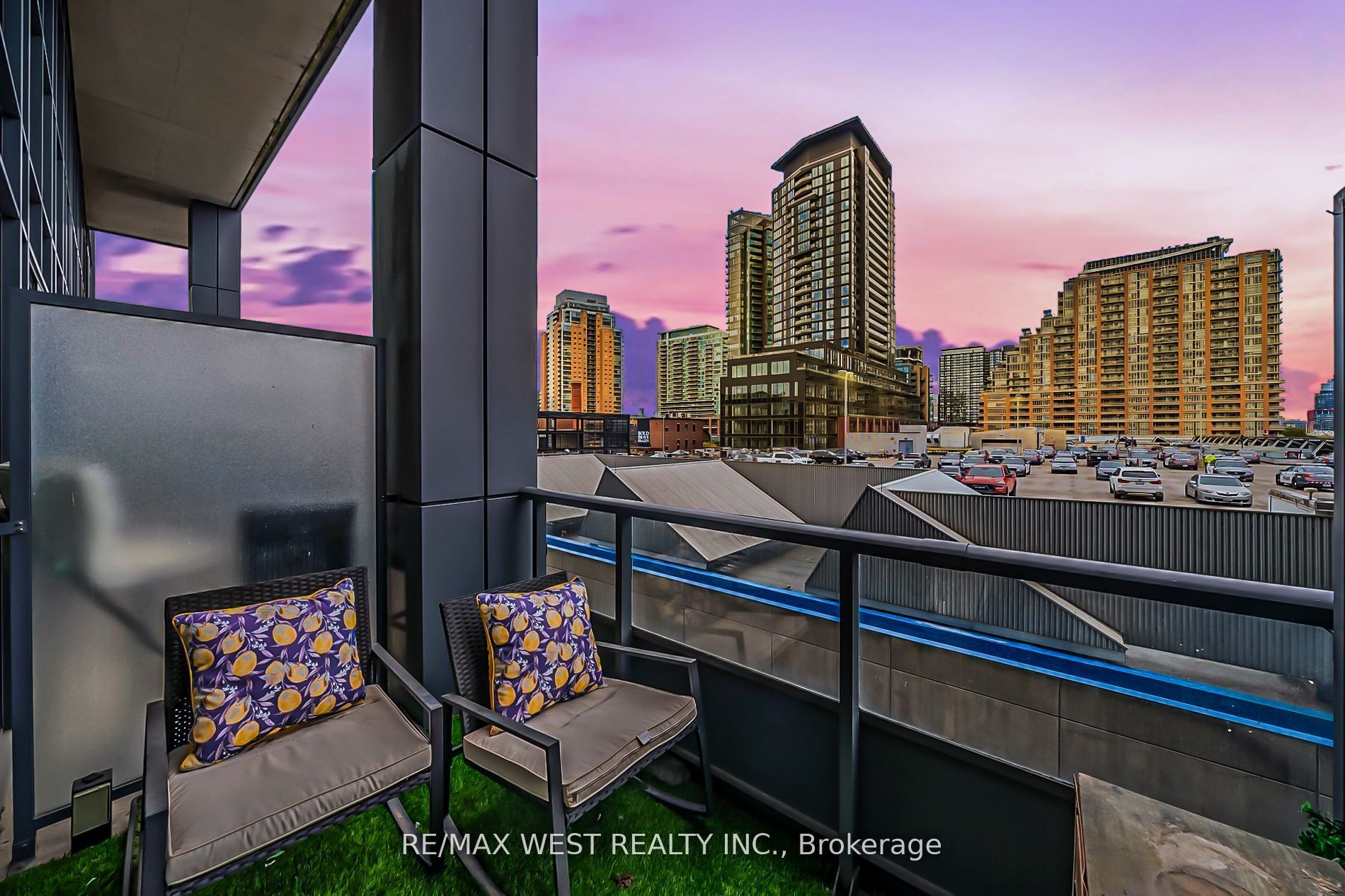 #429 - 5 Hanna Avenue Property Photo 19