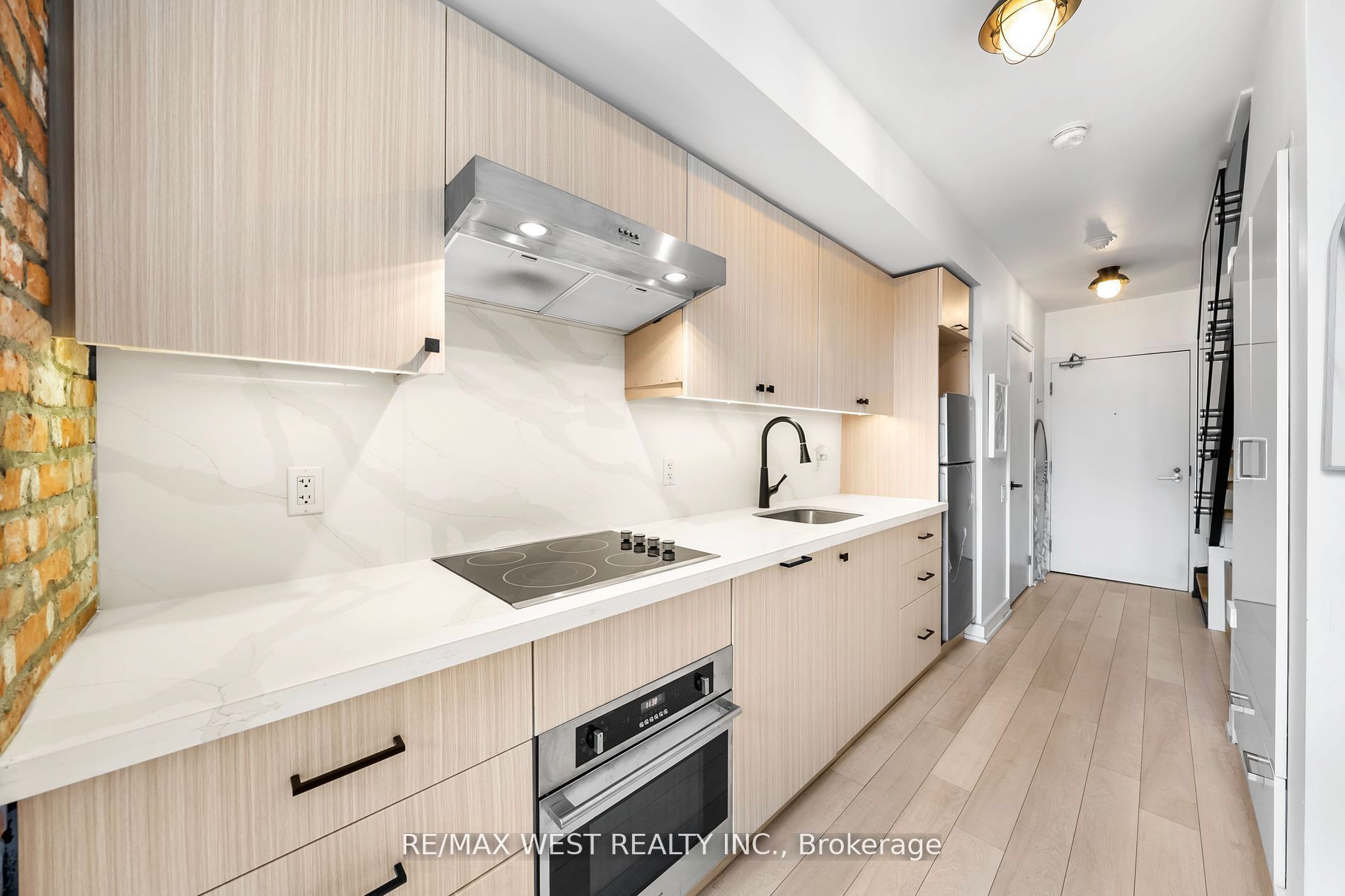 #429 - 5 Hanna Avenue Property Photo 22