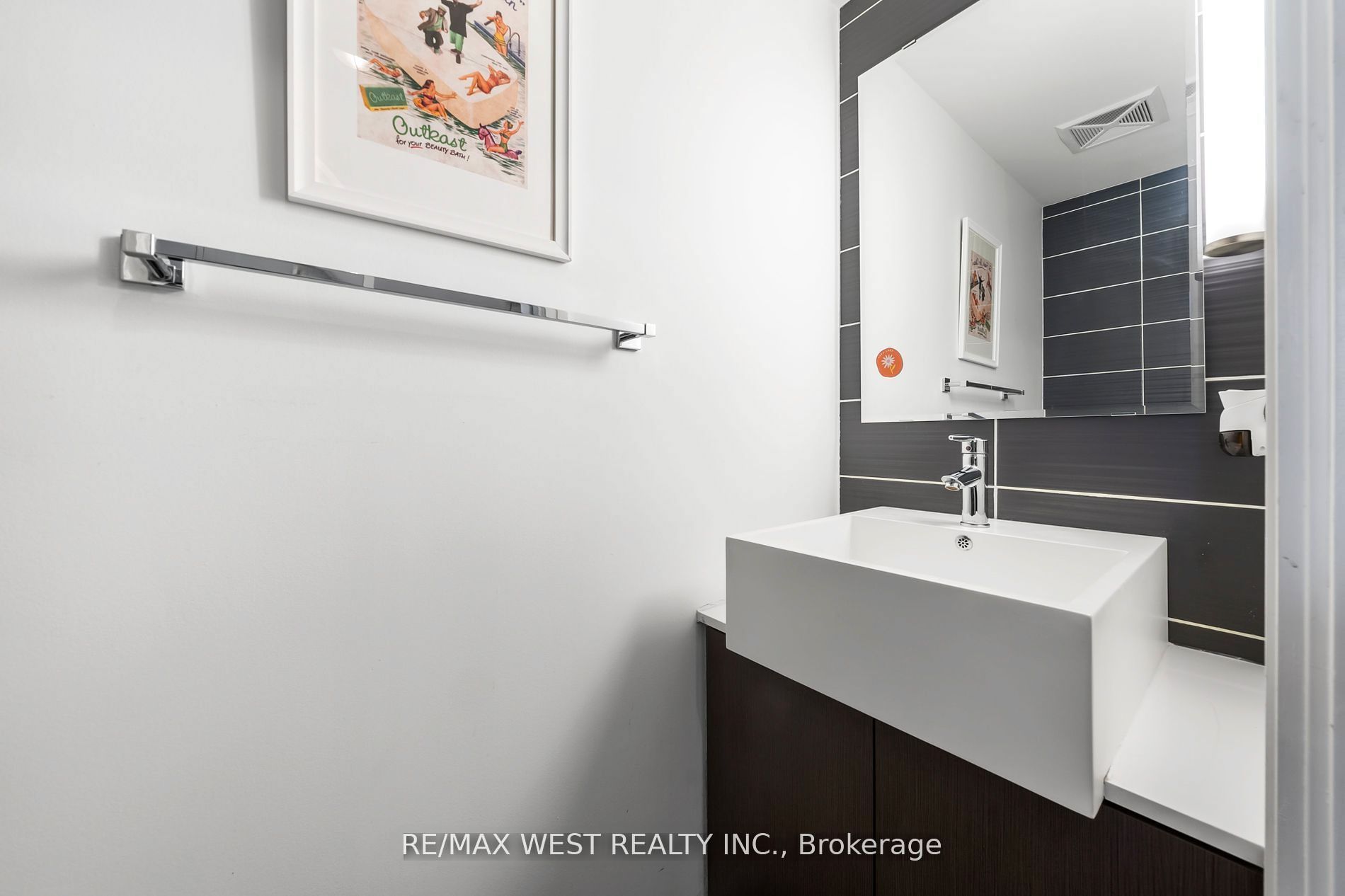#429 - 5 Hanna Avenue Property Photo 23