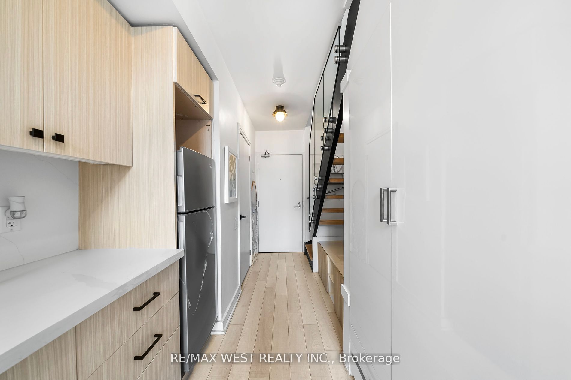 #429 - 5 Hanna Avenue Property Photo 26