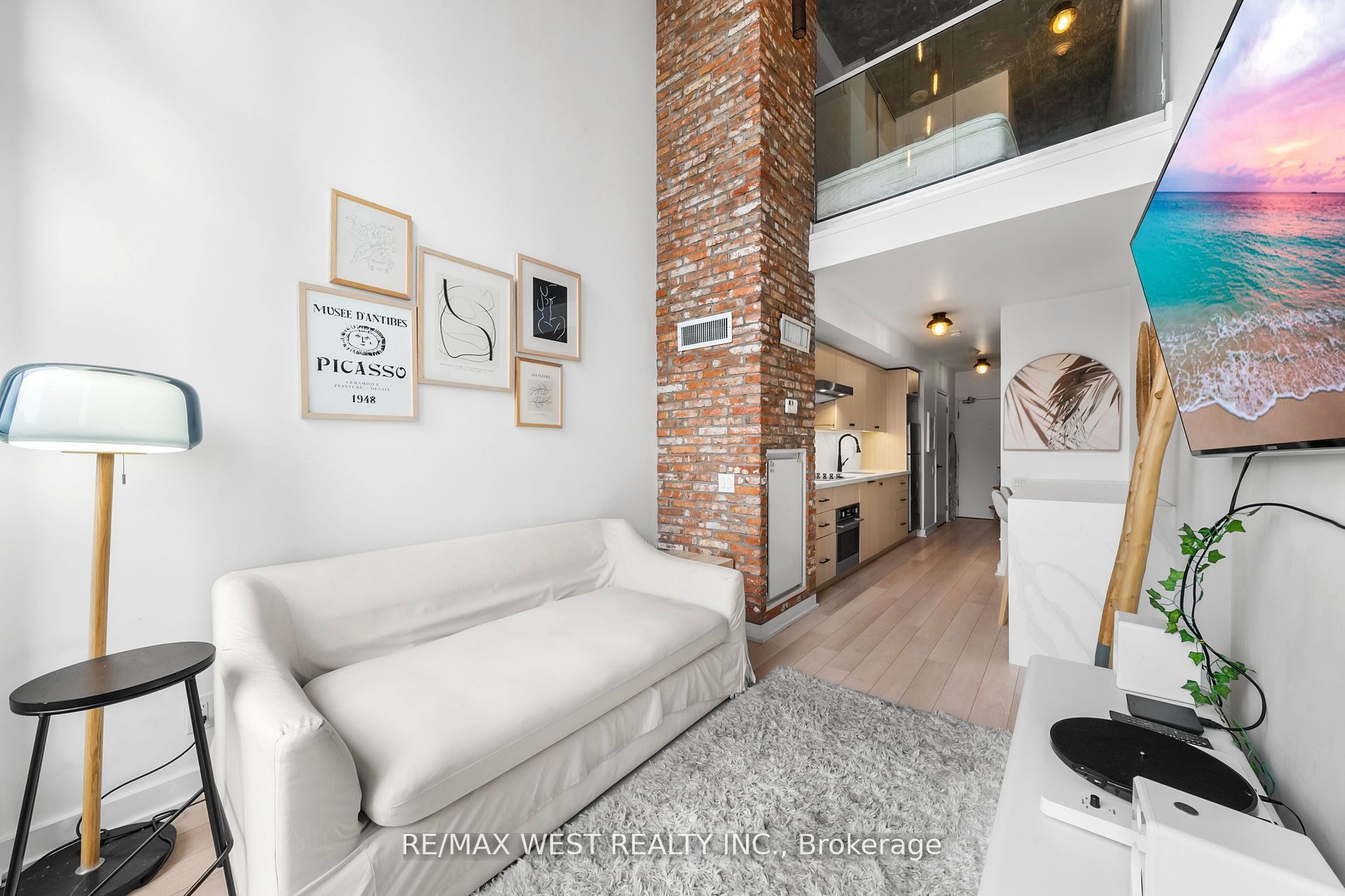 #429 - 5 Hanna Avenue Property Photo 29