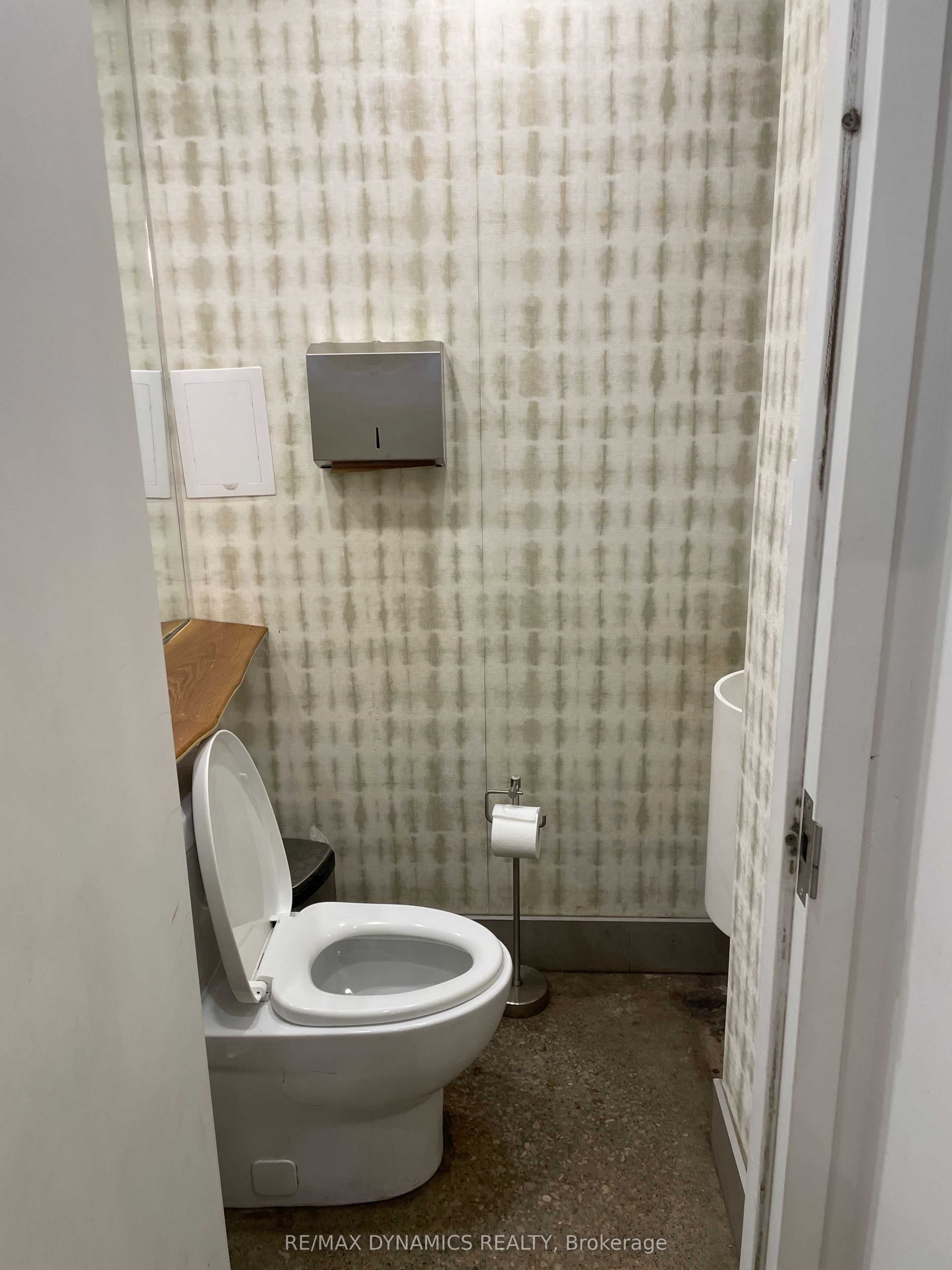 #b2 - 717 Bay Street Property Photo 10