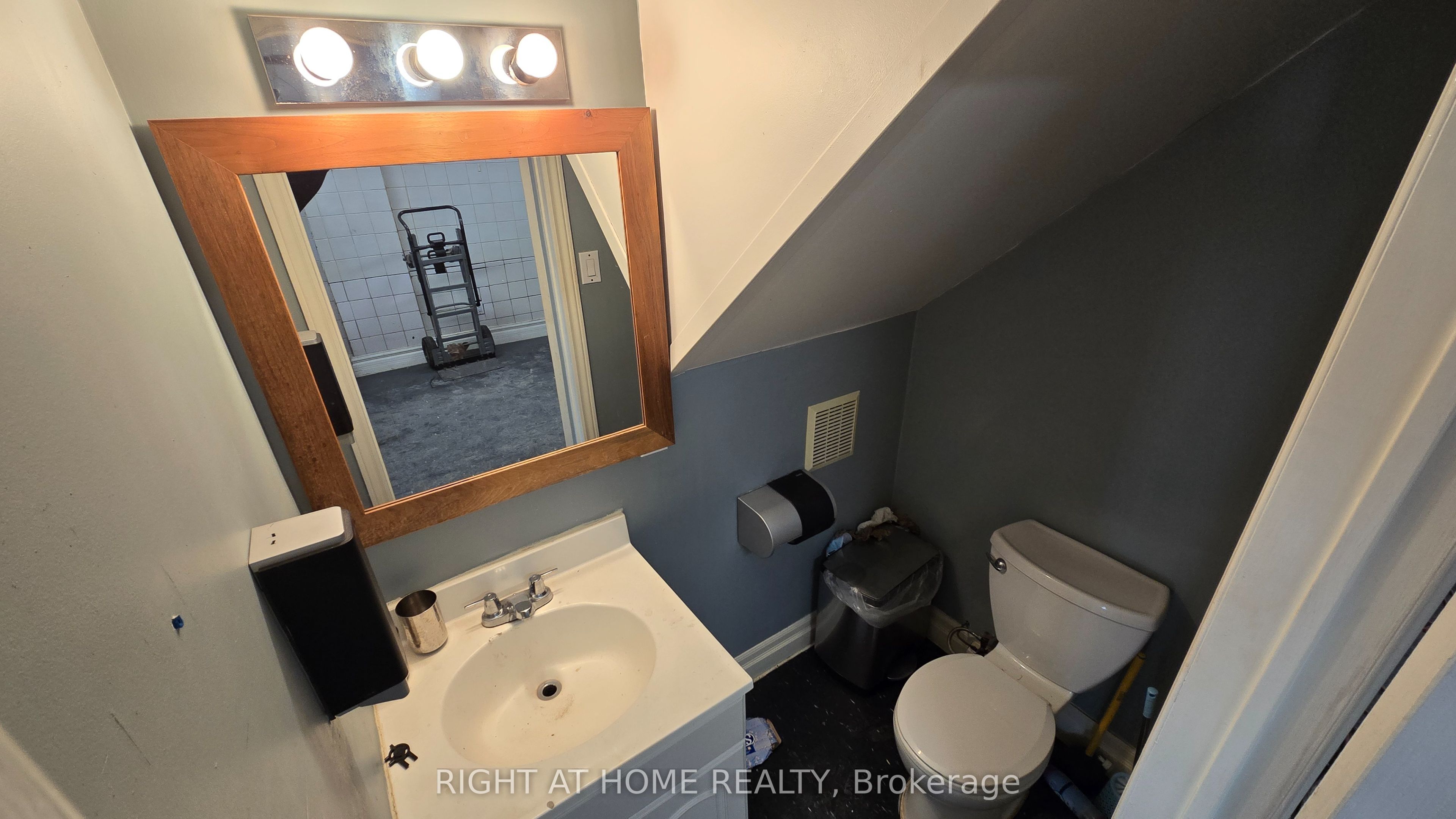 284 Avenue Road Property Photo 8