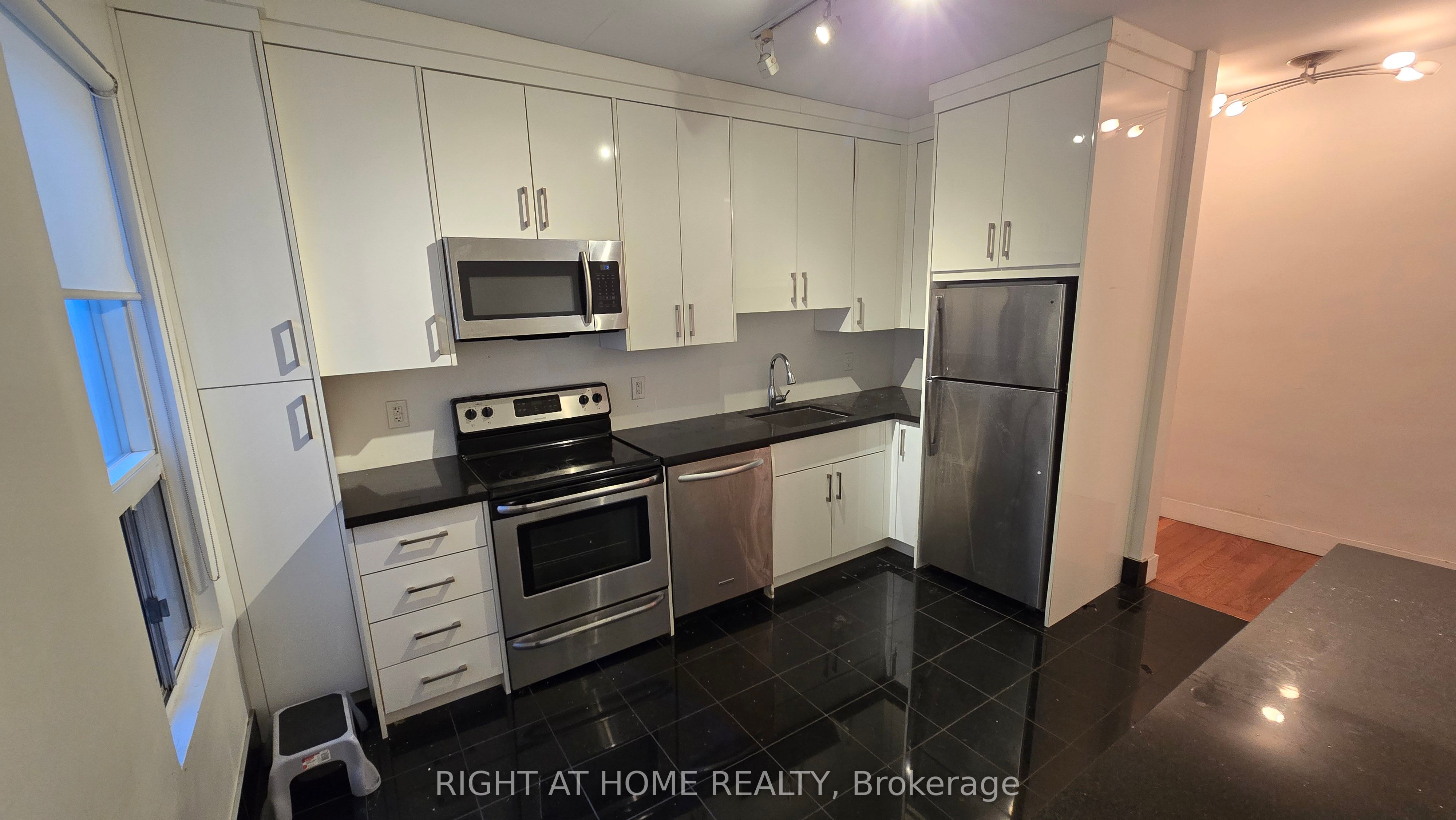 284 Avenue Road Property Photo 14