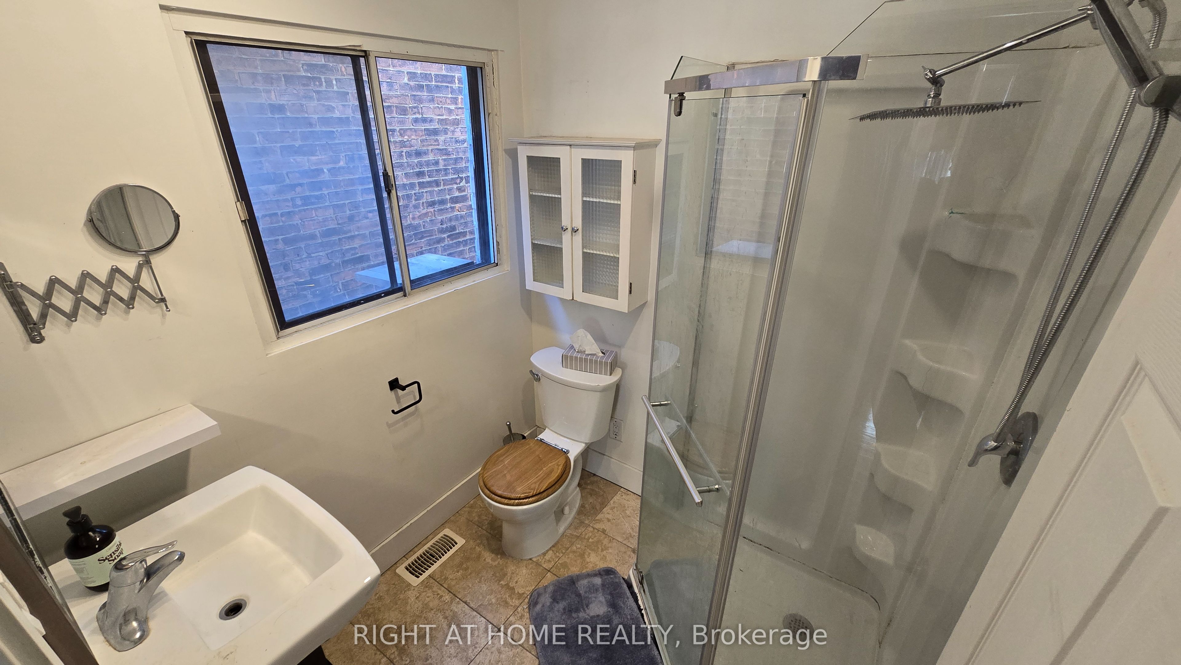 284 Avenue Road Property Photo 20