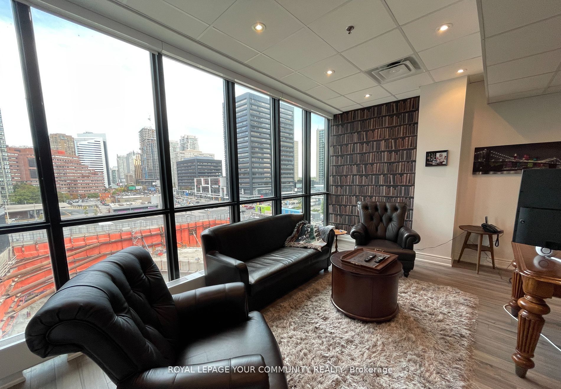 #318 - 4750 Yonge Street Property Photo 3
