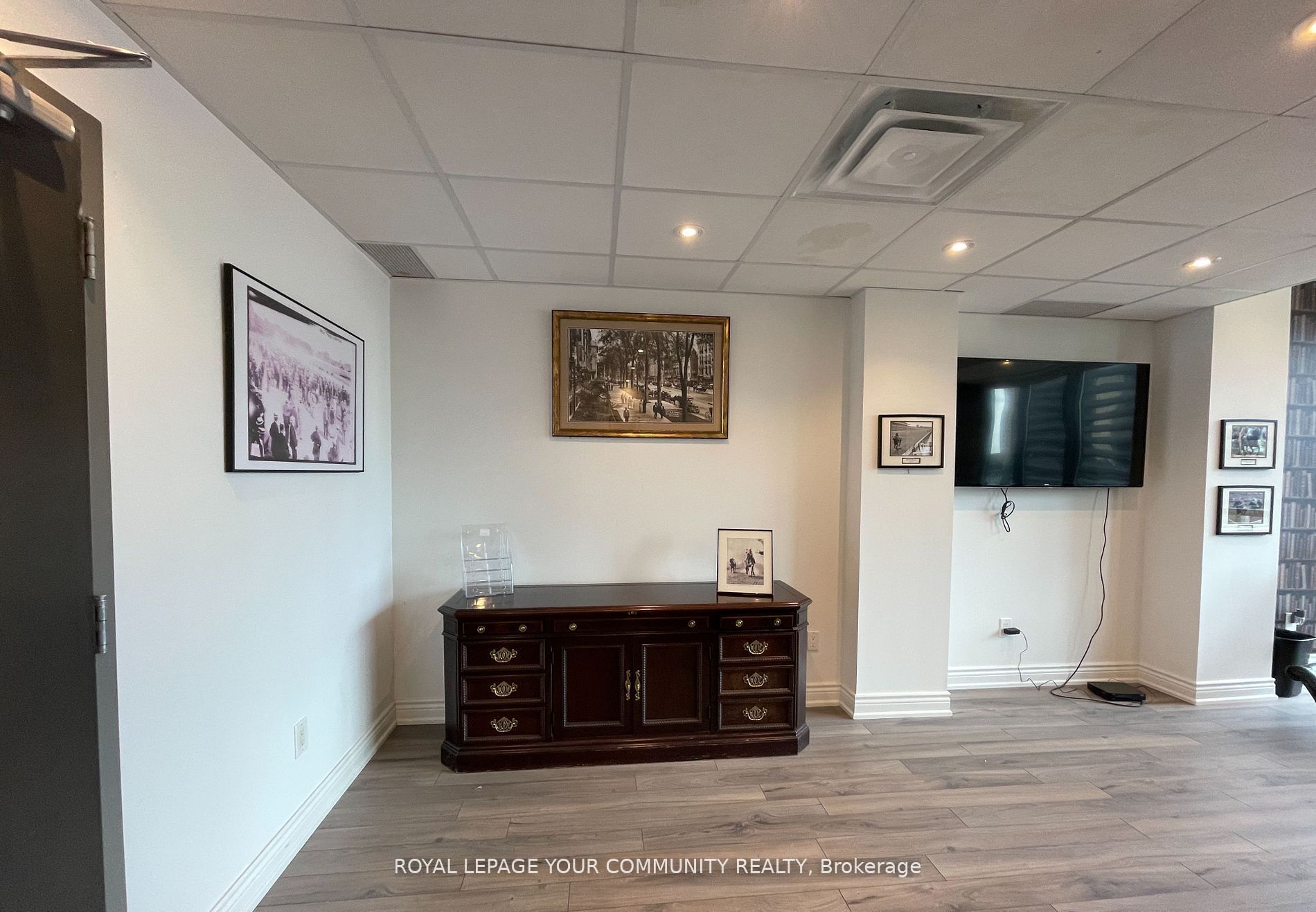 #318 - 4750 Yonge Street Property Photo 4