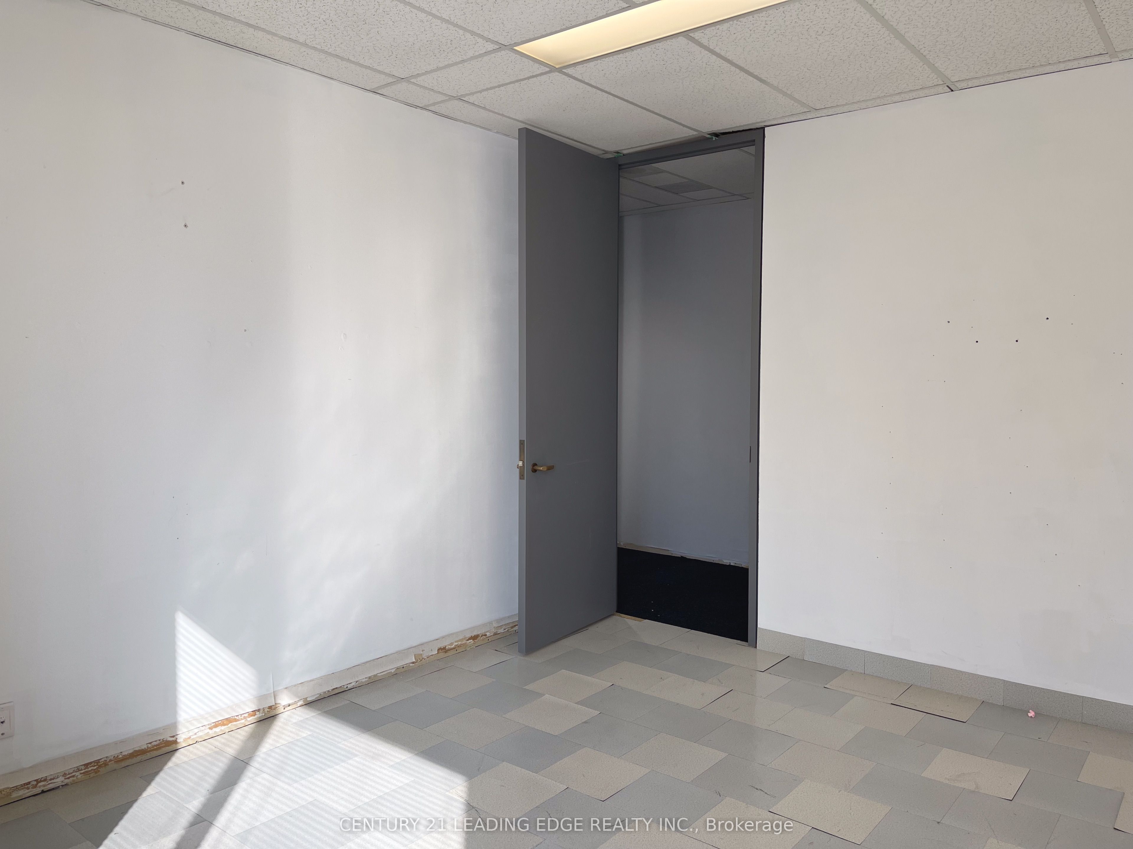 #920 - 920 Yonge Street Property Photo 5