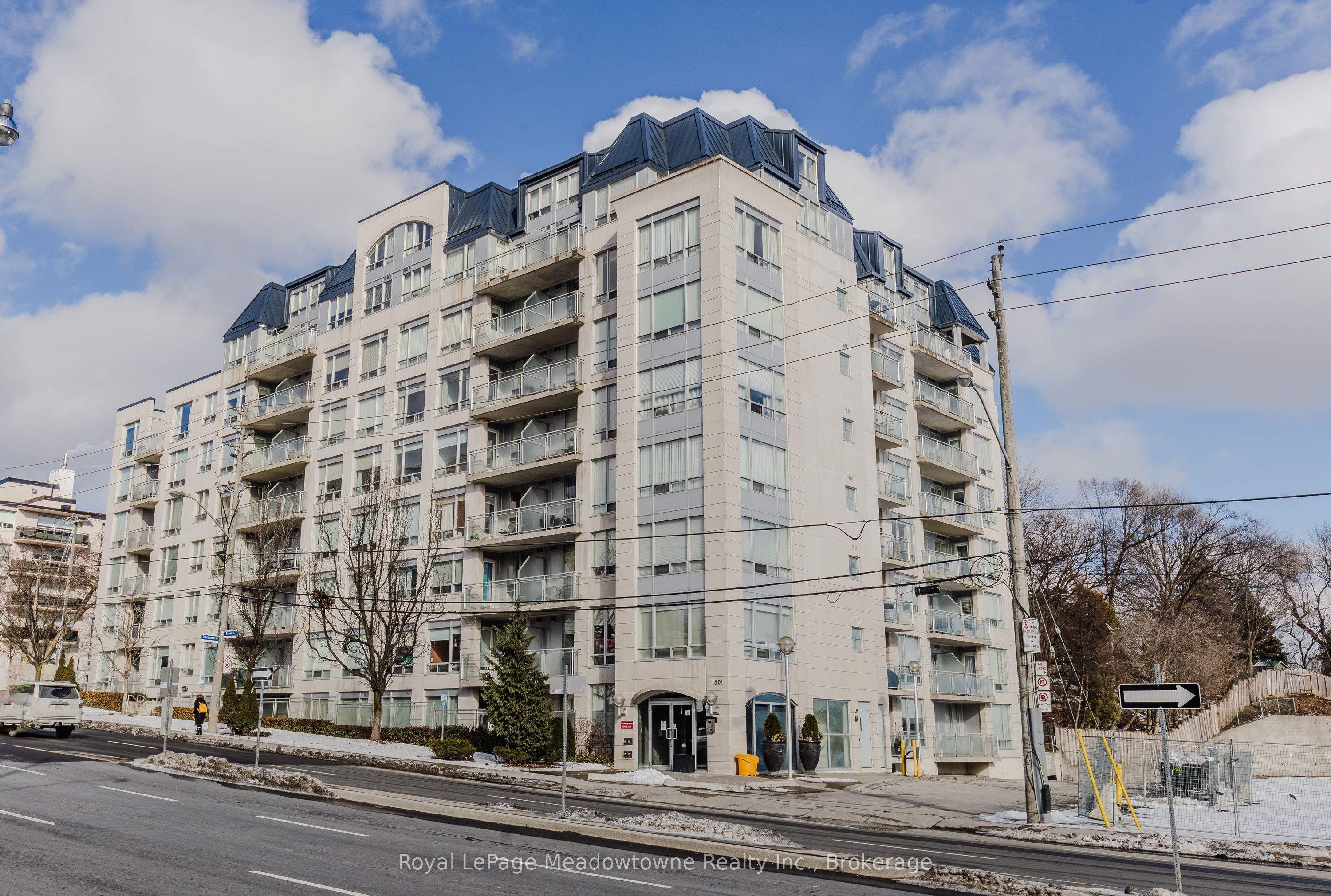 #511 - 1801 Bayview Avenue Property Photo 1