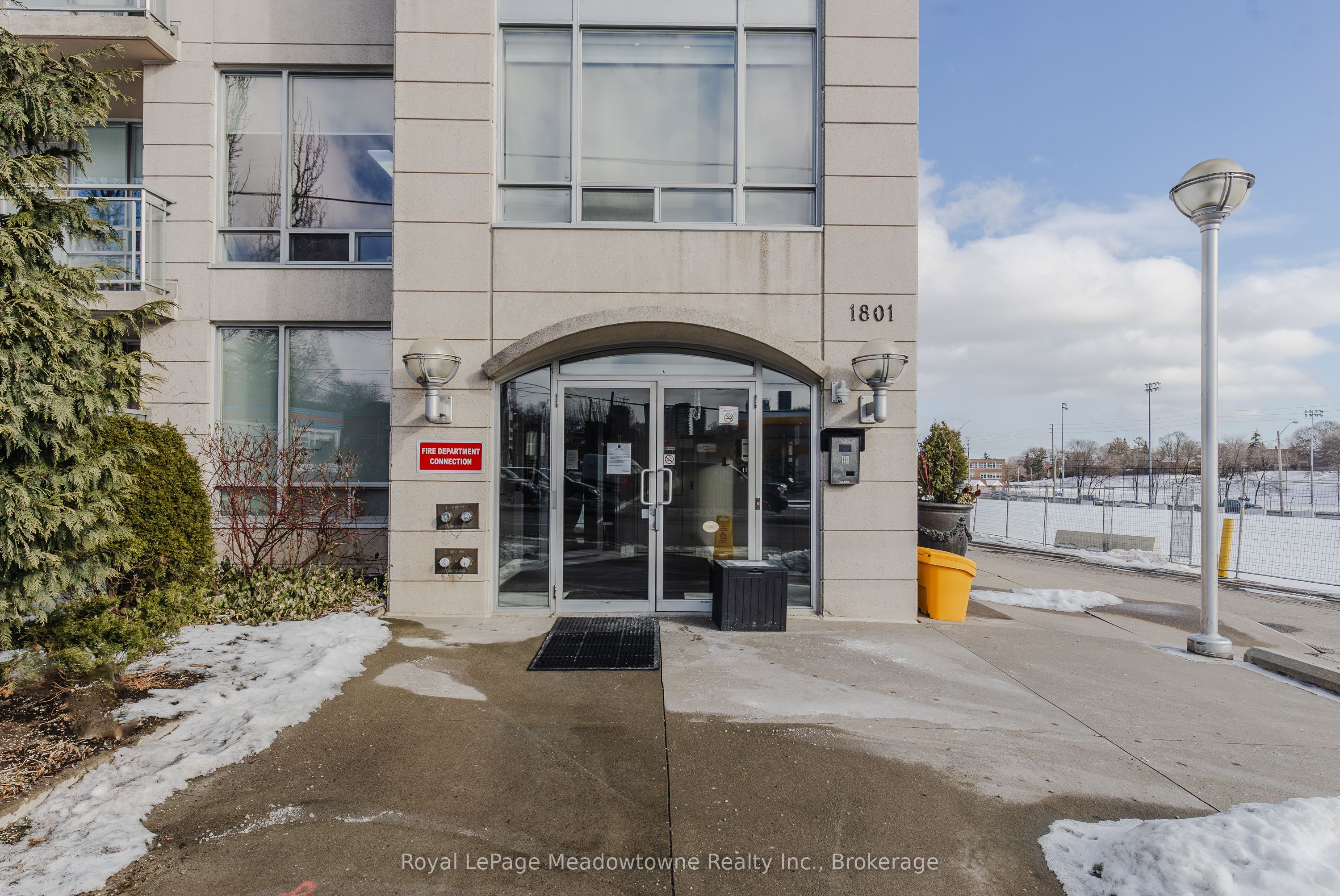 #511 - 1801 Bayview Avenue Property Photo 2