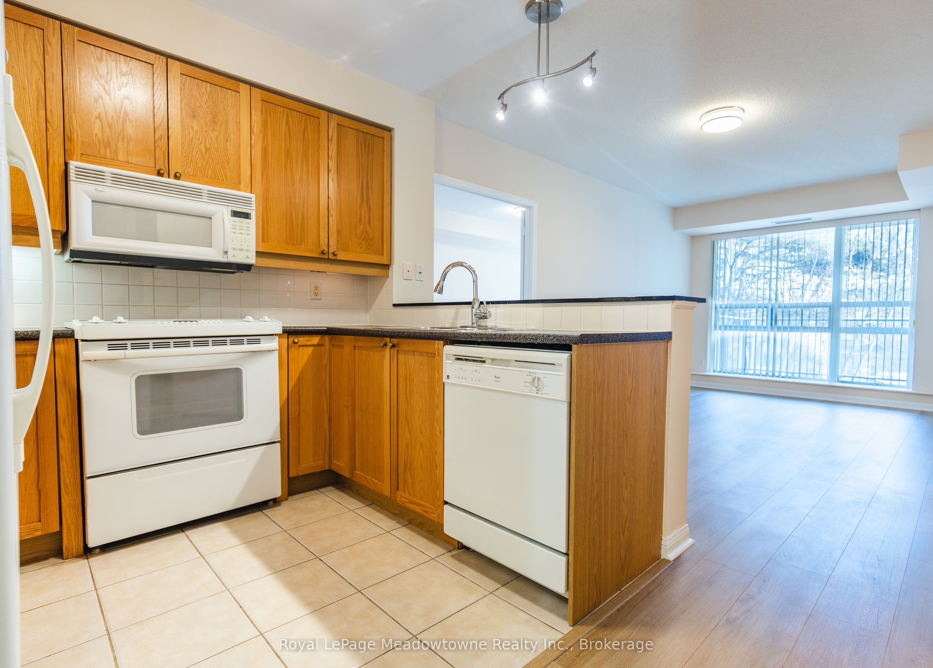 #511 - 1801 Bayview Avenue Property Photo 6